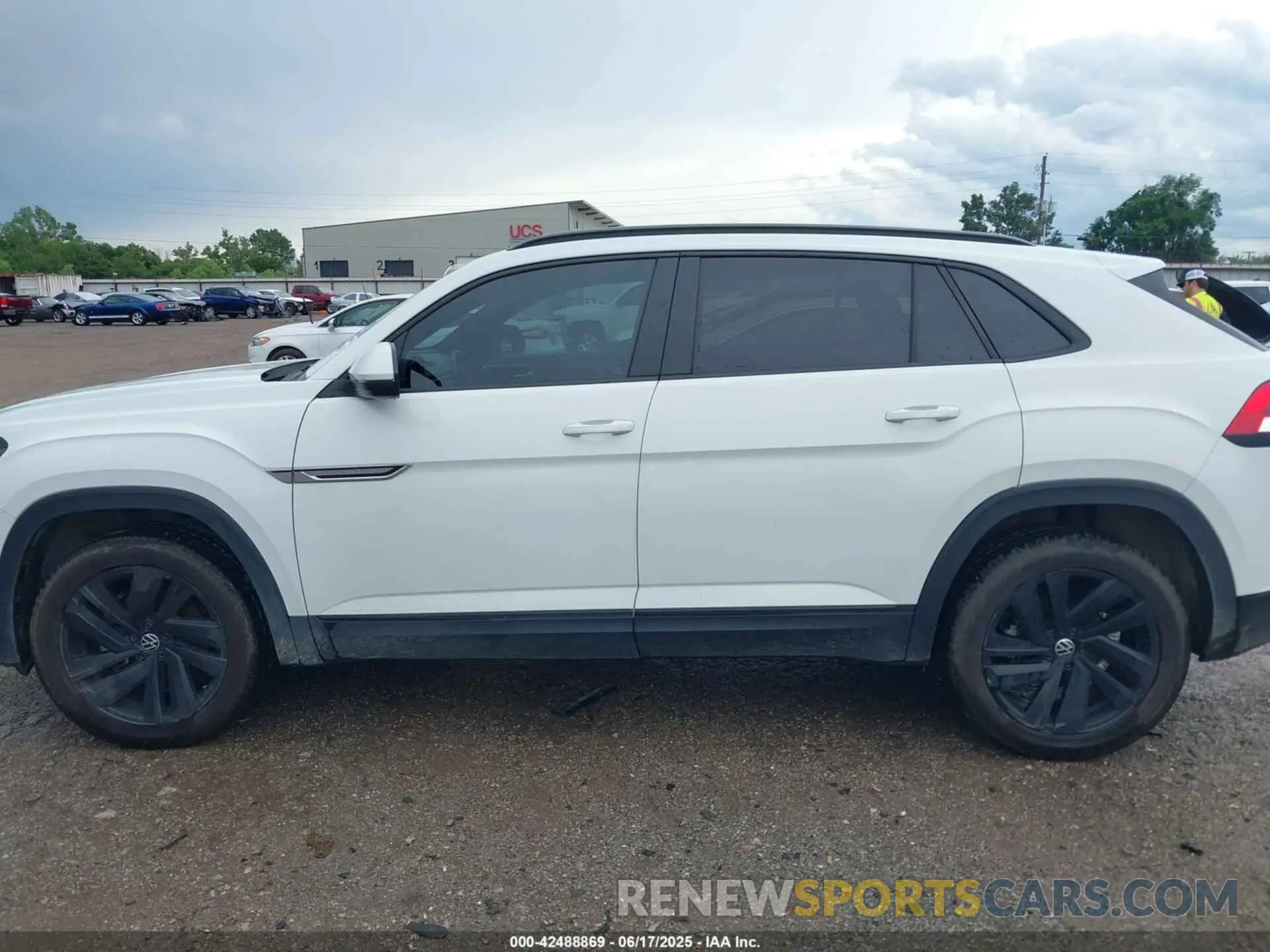 14 fotografías del automóvil dañado 1V2MC2CA6LC228546 VOLKSWAGEN ATLAS CROSS SPORT 2020