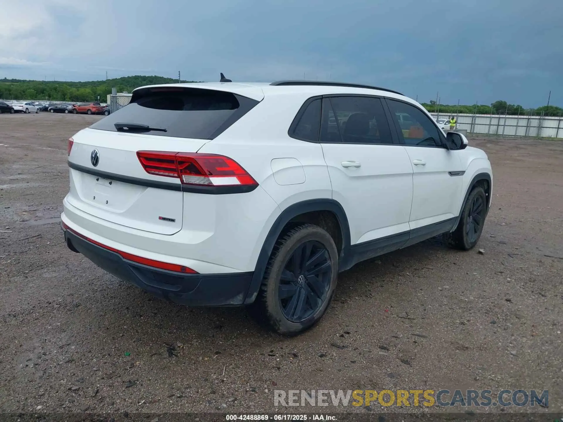 4 fotografías del automóvil dañado 1V2MC2CA6LC228546 VOLKSWAGEN ATLAS CROSS SPORT 2020