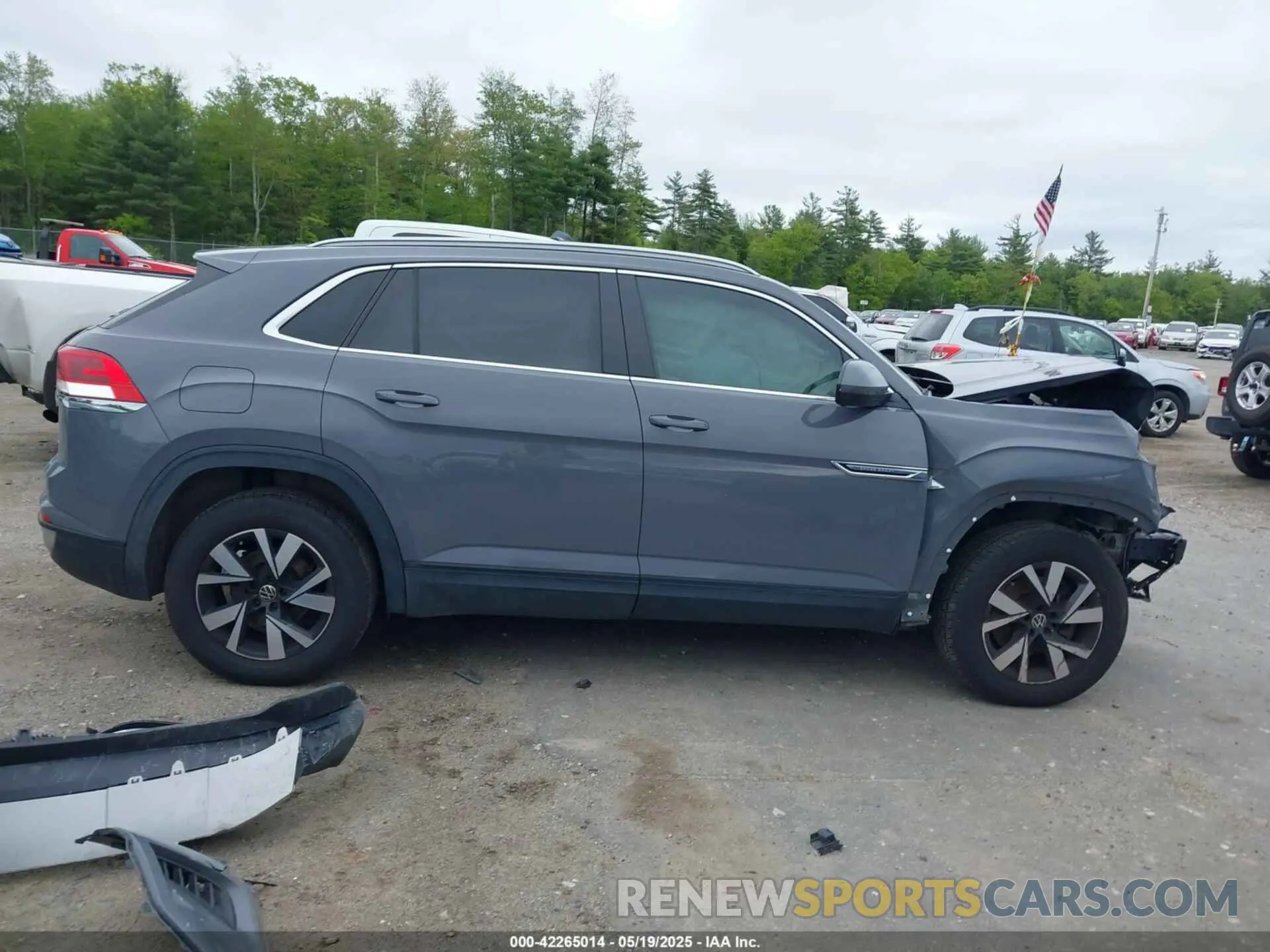 14 fotografías del automóvil dañado 1V2ME2CA3LC220933 VOLKSWAGEN ATLAS CROSS SPORT 2020
