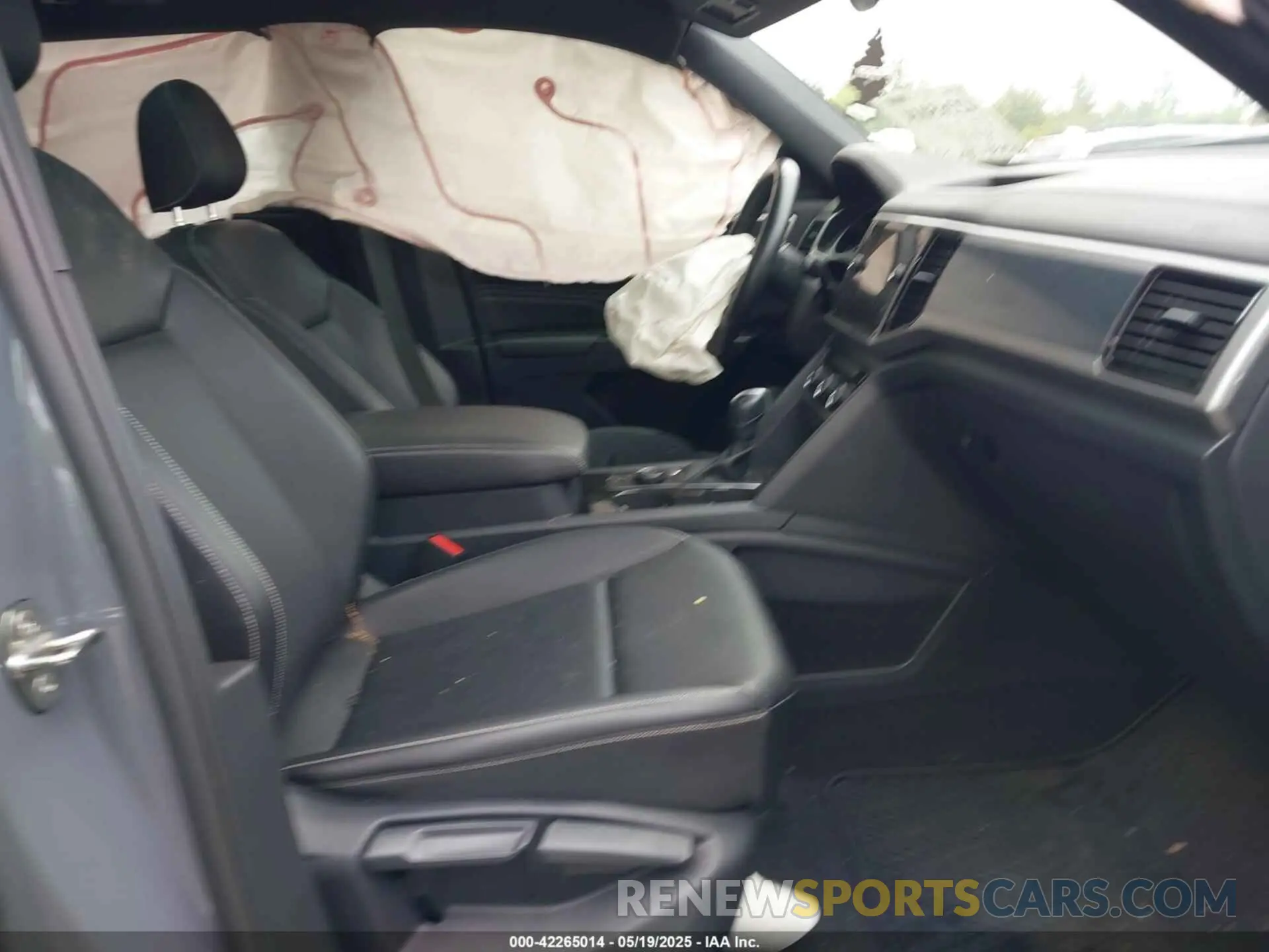 5 fotografías del automóvil dañado 1V2ME2CA3LC220933 VOLKSWAGEN ATLAS CROSS SPORT 2020