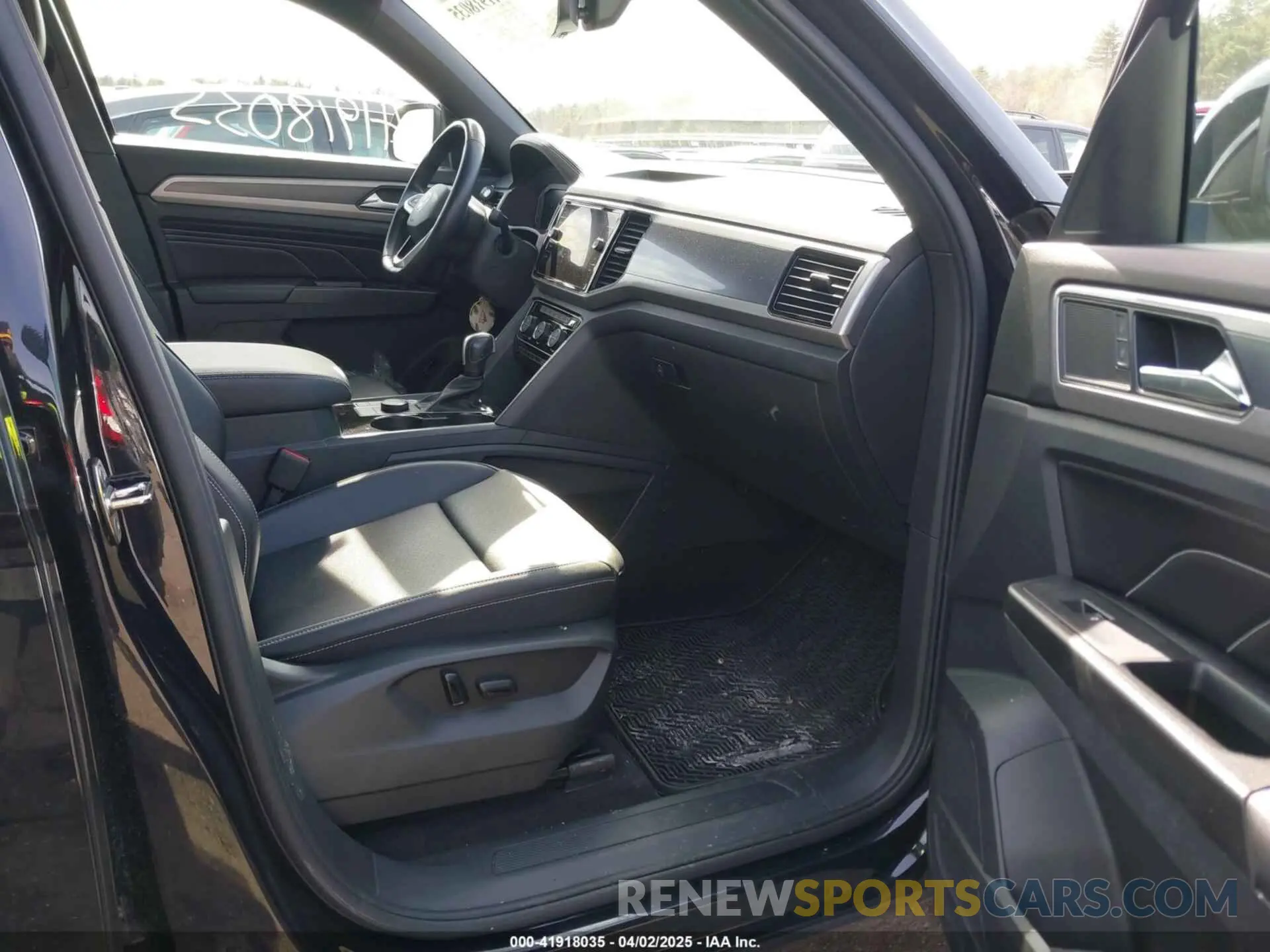 5 fotografías del automóvil dañado 1V2ME2CA4LC231682 VOLKSWAGEN ATLAS CROSS SPORT 2020