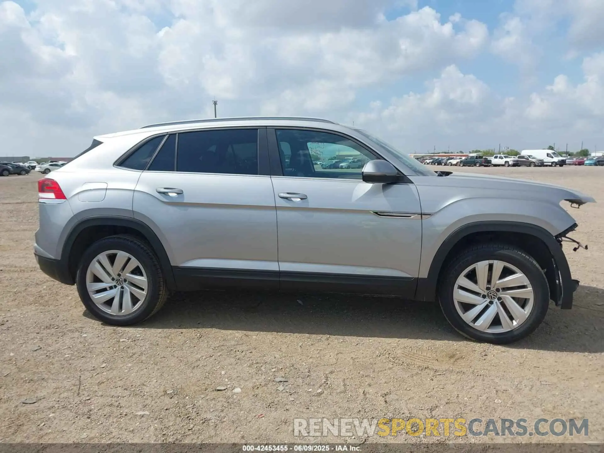 14 fotografías del automóvil dañado 1V2YC2CA1LC204740 VOLKSWAGEN ATLAS CROSS SPORT 2020