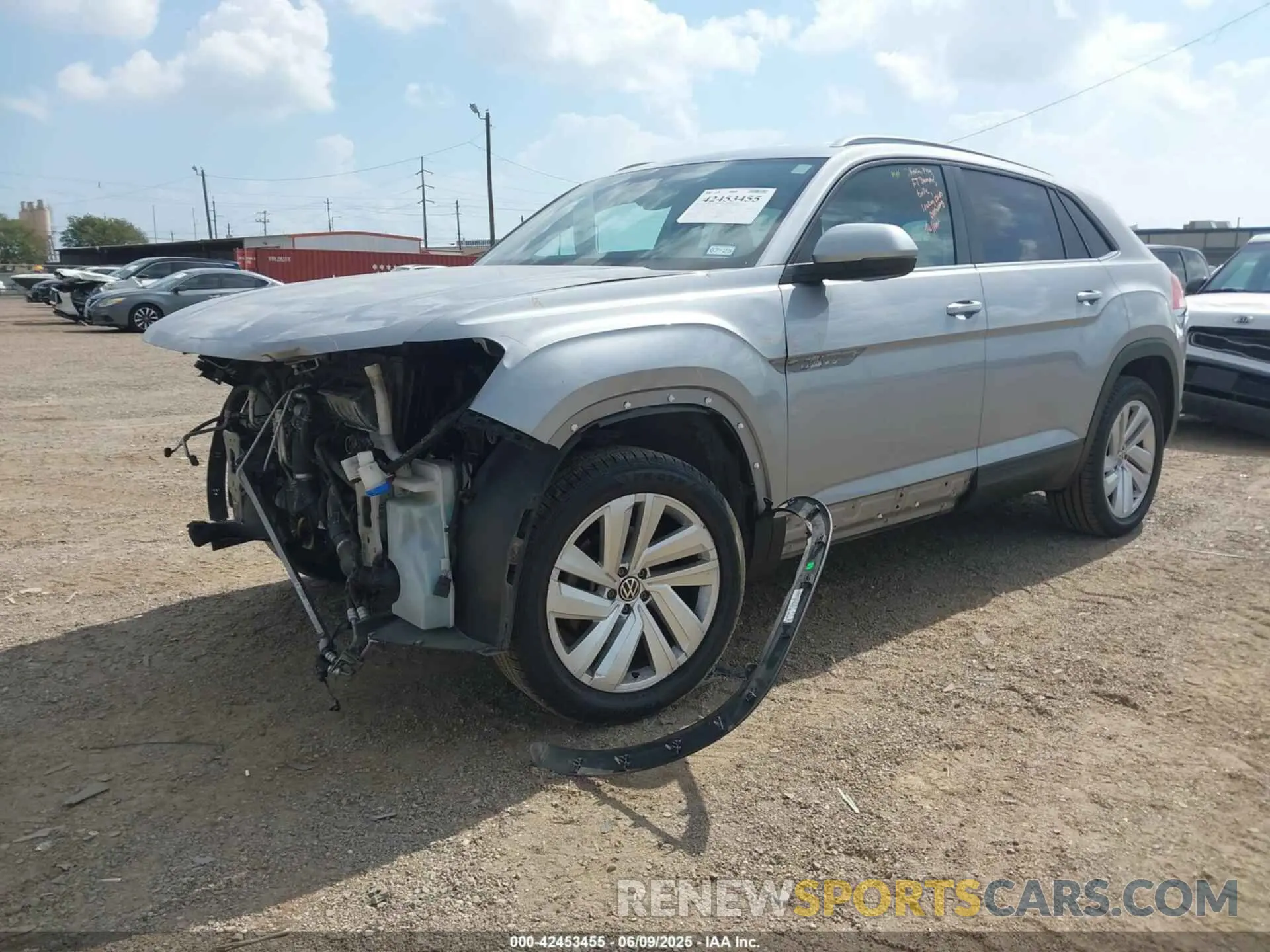 2 fotografías del automóvil dañado 1V2YC2CA1LC204740 VOLKSWAGEN ATLAS CROSS SPORT 2020