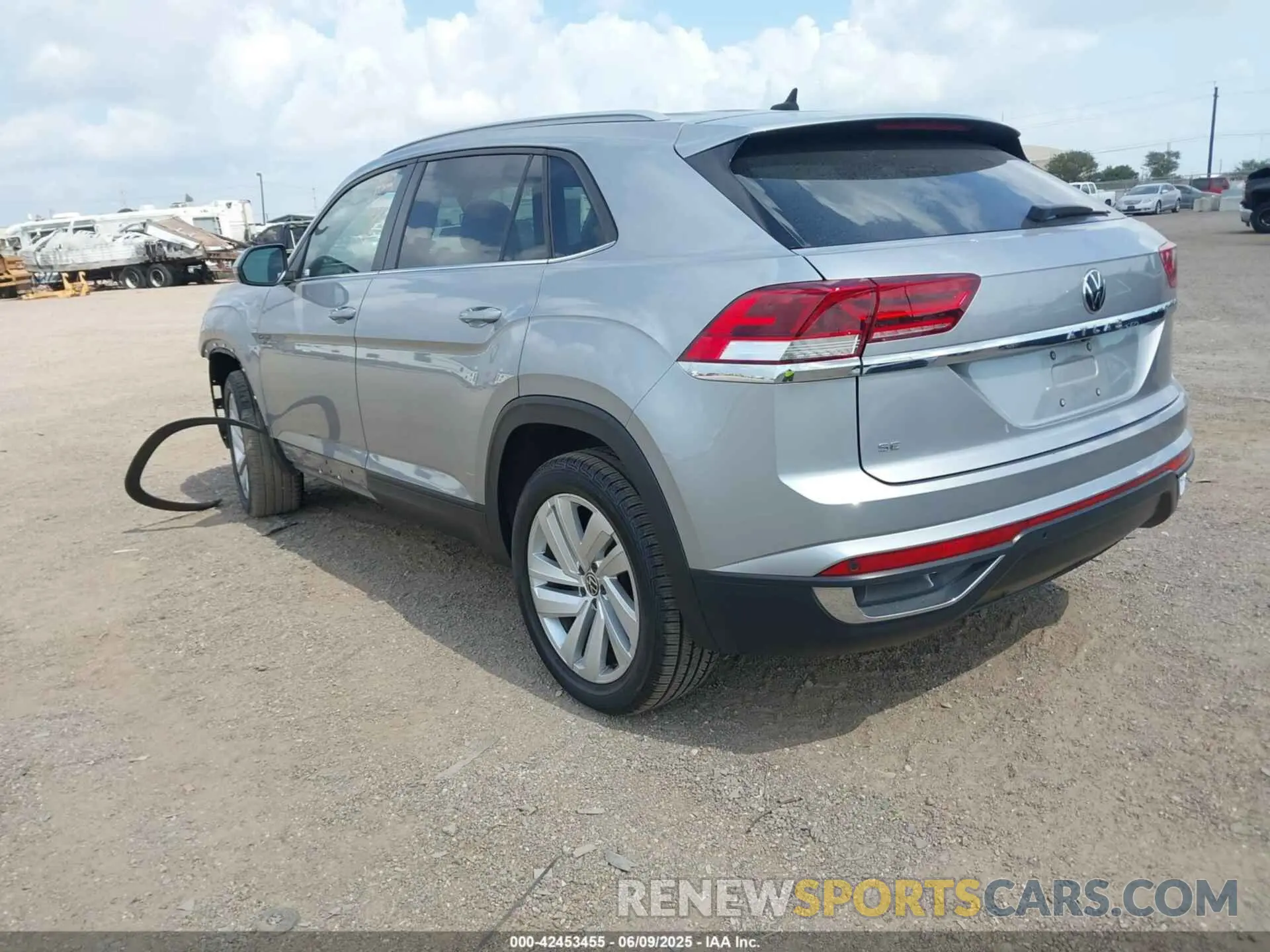 3 fotografías del automóvil dañado 1V2YC2CA1LC204740 VOLKSWAGEN ATLAS CROSS SPORT 2020