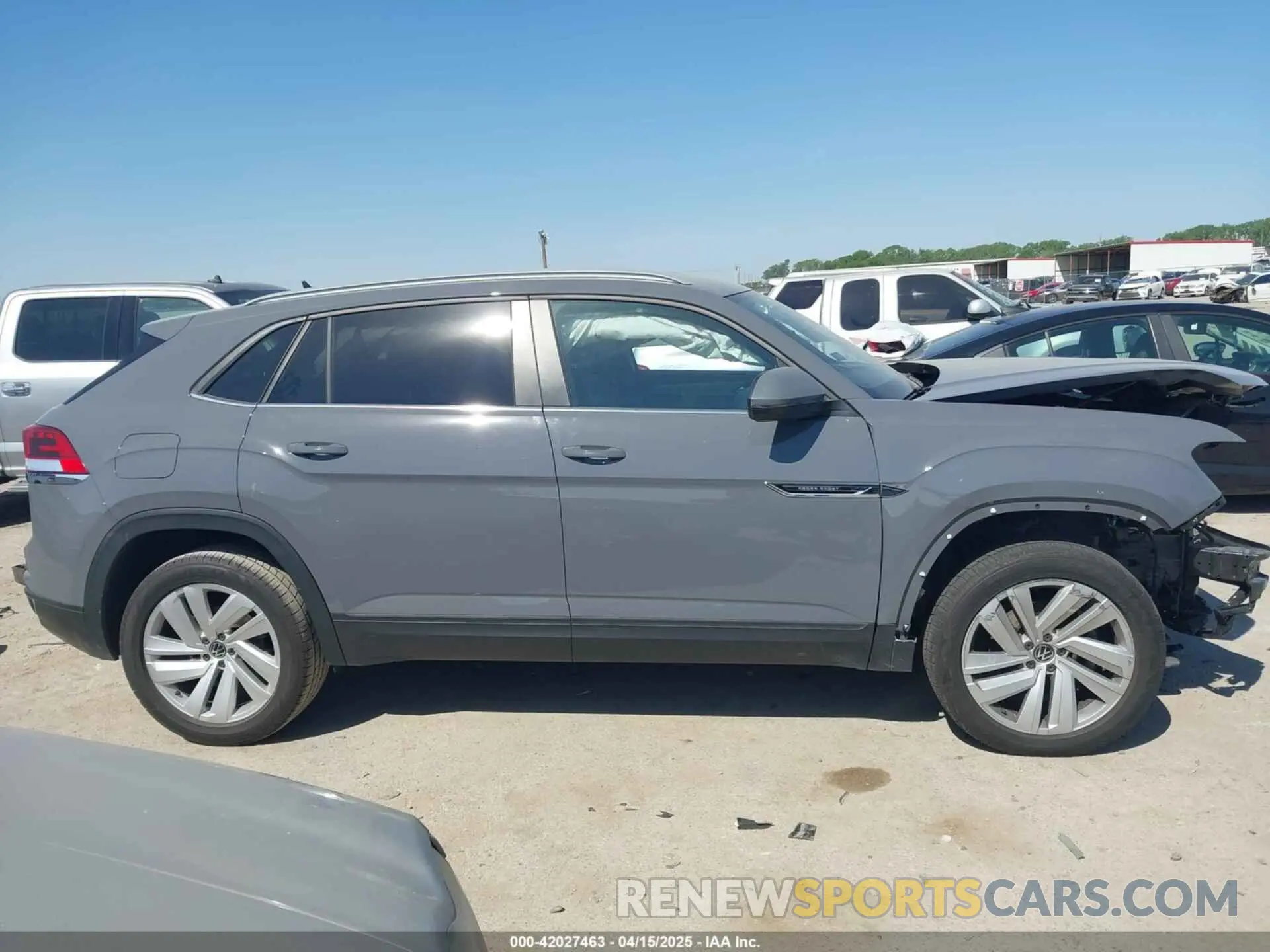 14 fotografías del automóvil dañado 1V2YE2CA0LC217456 VOLKSWAGEN ATLAS CROSS SPORT 2020