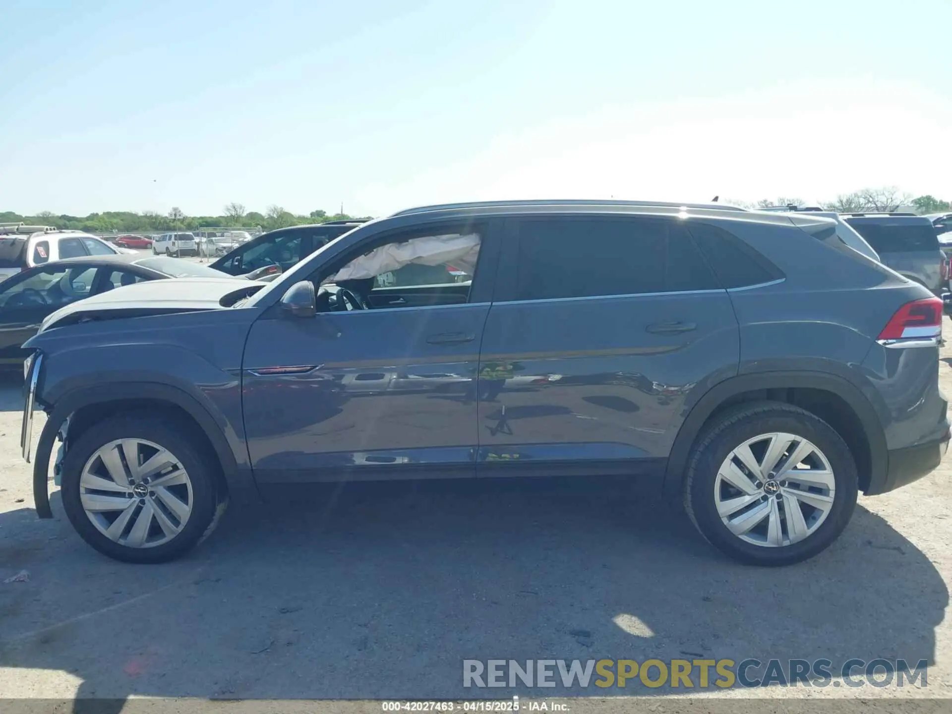 15 fotografías del automóvil dañado 1V2YE2CA0LC217456 VOLKSWAGEN ATLAS CROSS SPORT 2020