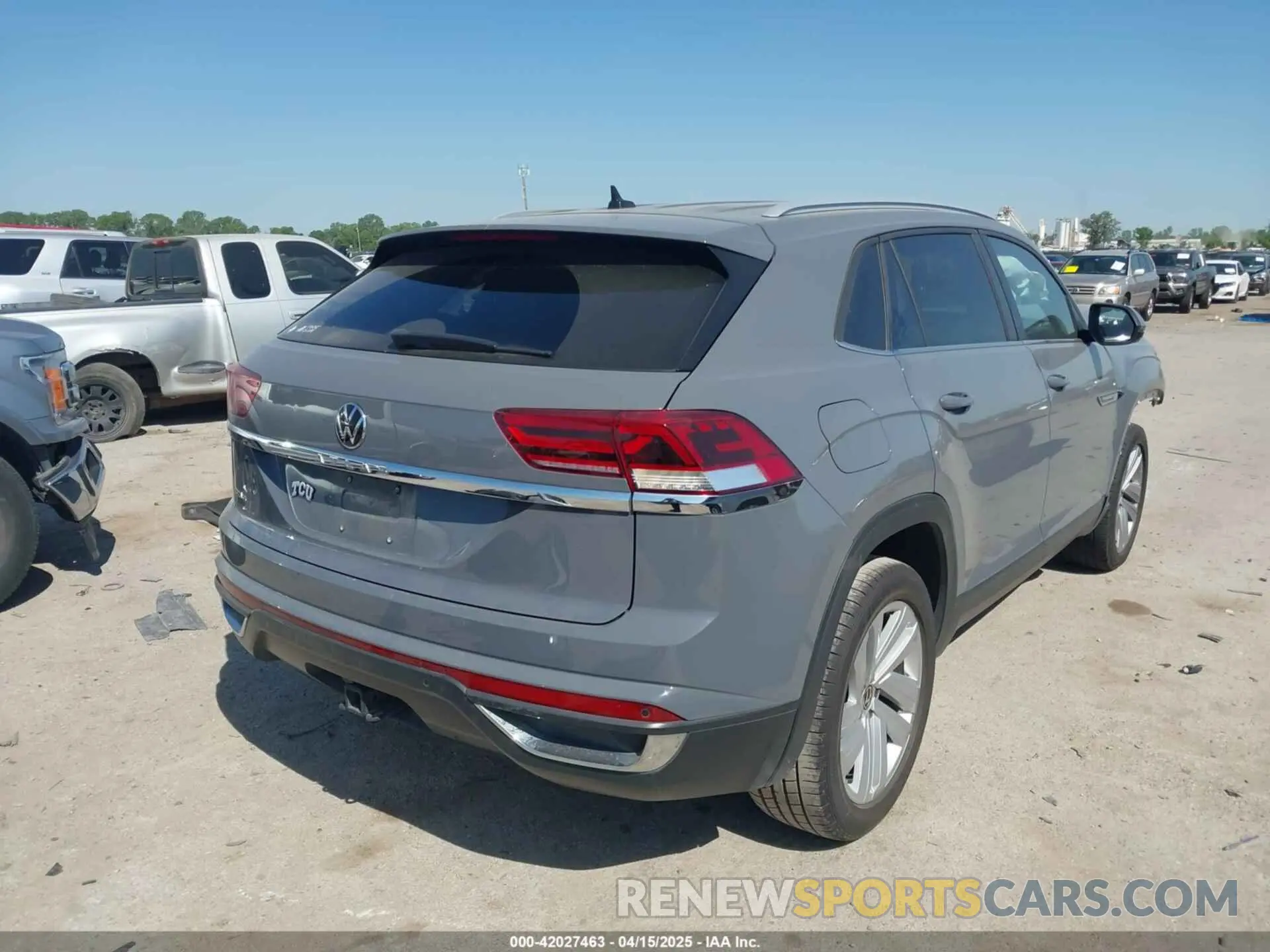 4 fotografías del automóvil dañado 1V2YE2CA0LC217456 VOLKSWAGEN ATLAS CROSS SPORT 2020