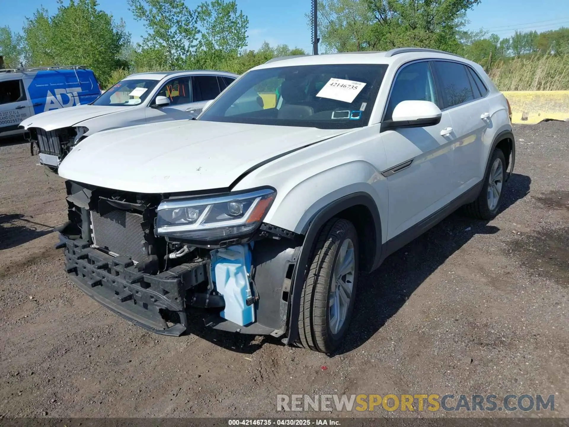 2 fotografías del automóvil dañado 1V2BC2CA4MC221989 VOLKSWAGEN ATLAS CROSS SPORT 2021