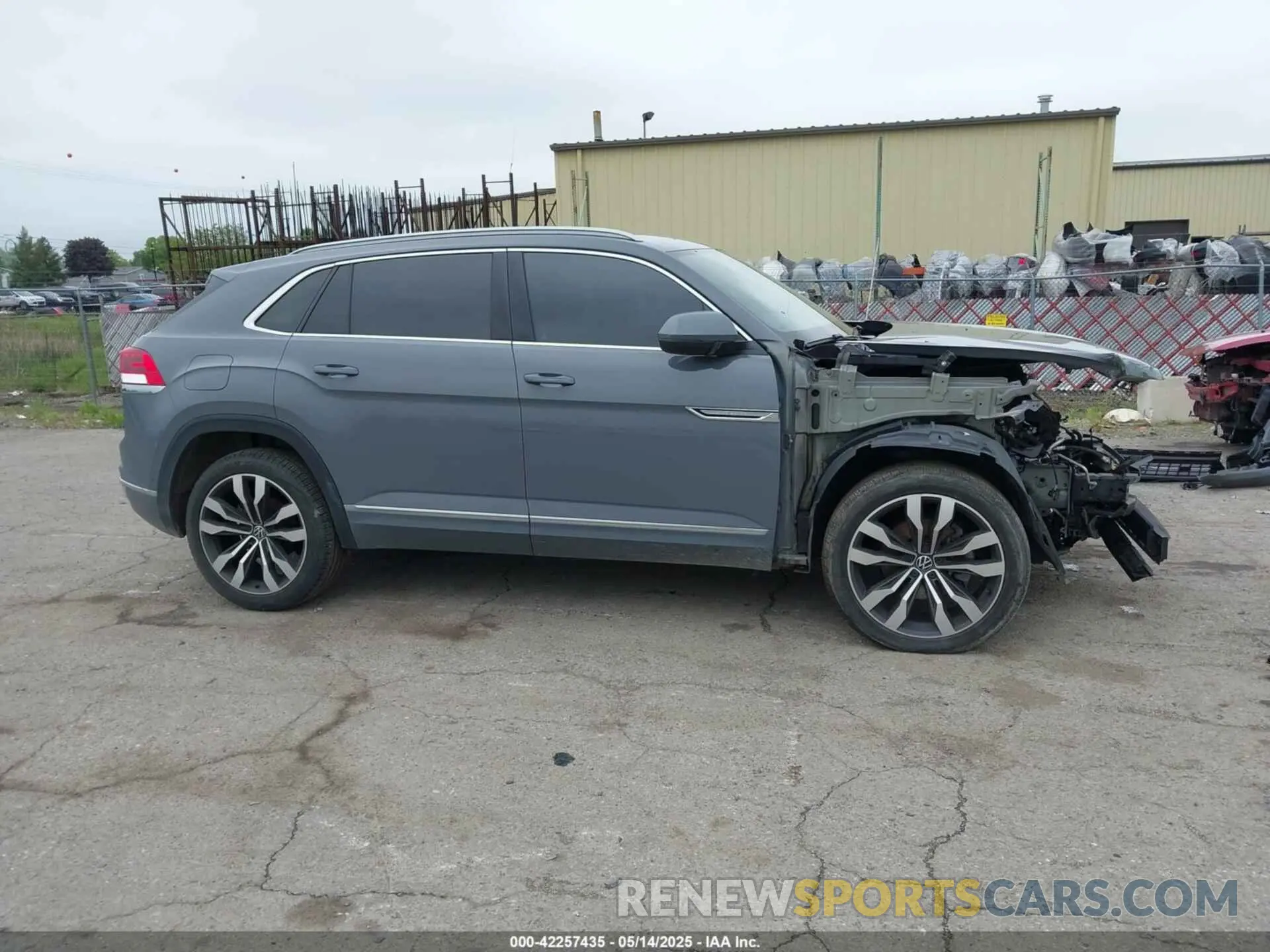 14 fotografías del automóvil dañado 1V2FE2CA0MC223881 VOLKSWAGEN ATLAS CROSS SPORT 2021