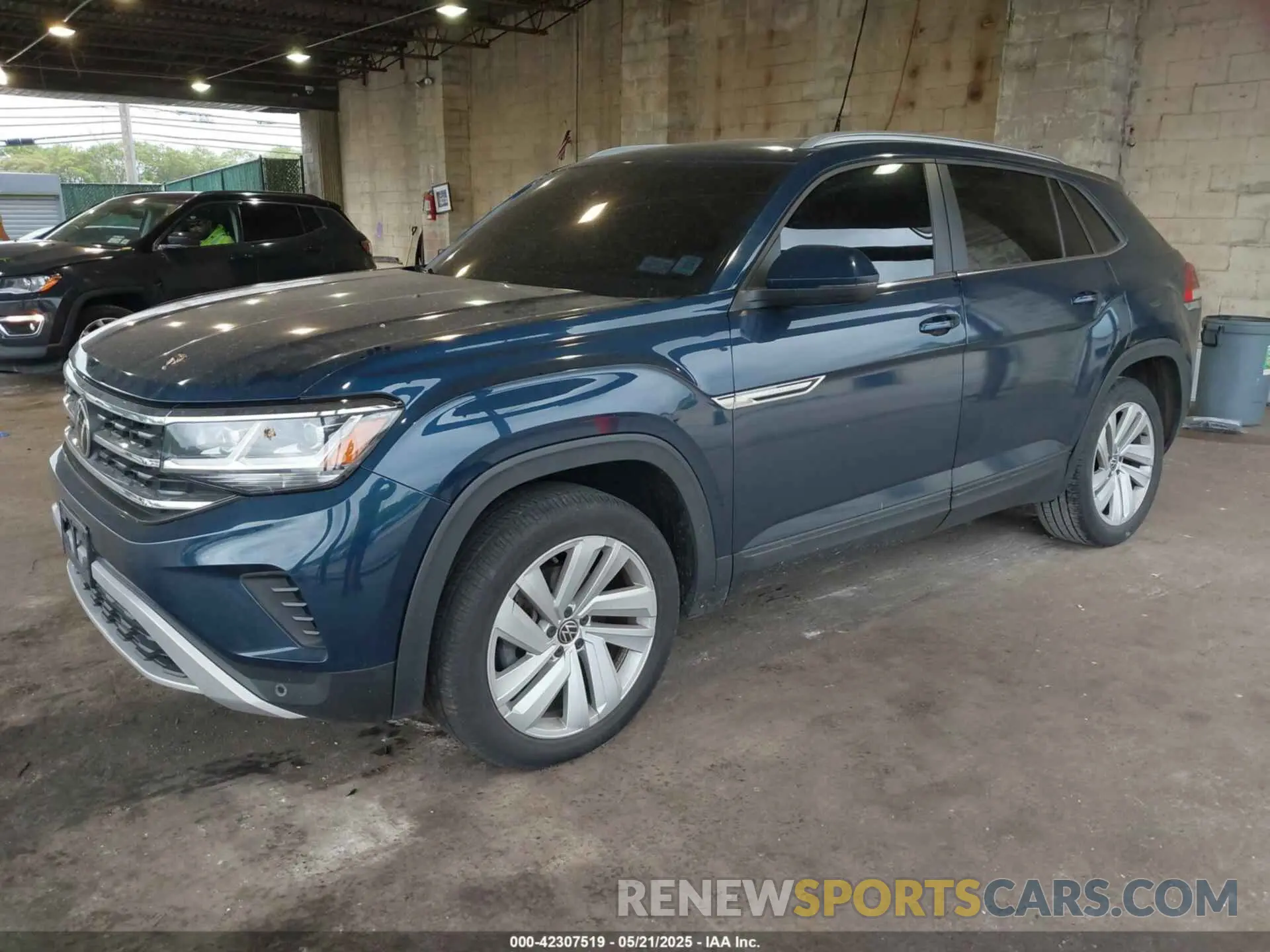 2 fotografías del automóvil dañado 1V2KC2CA7MC204345 VOLKSWAGEN ATLAS CROSS SPORT 2021