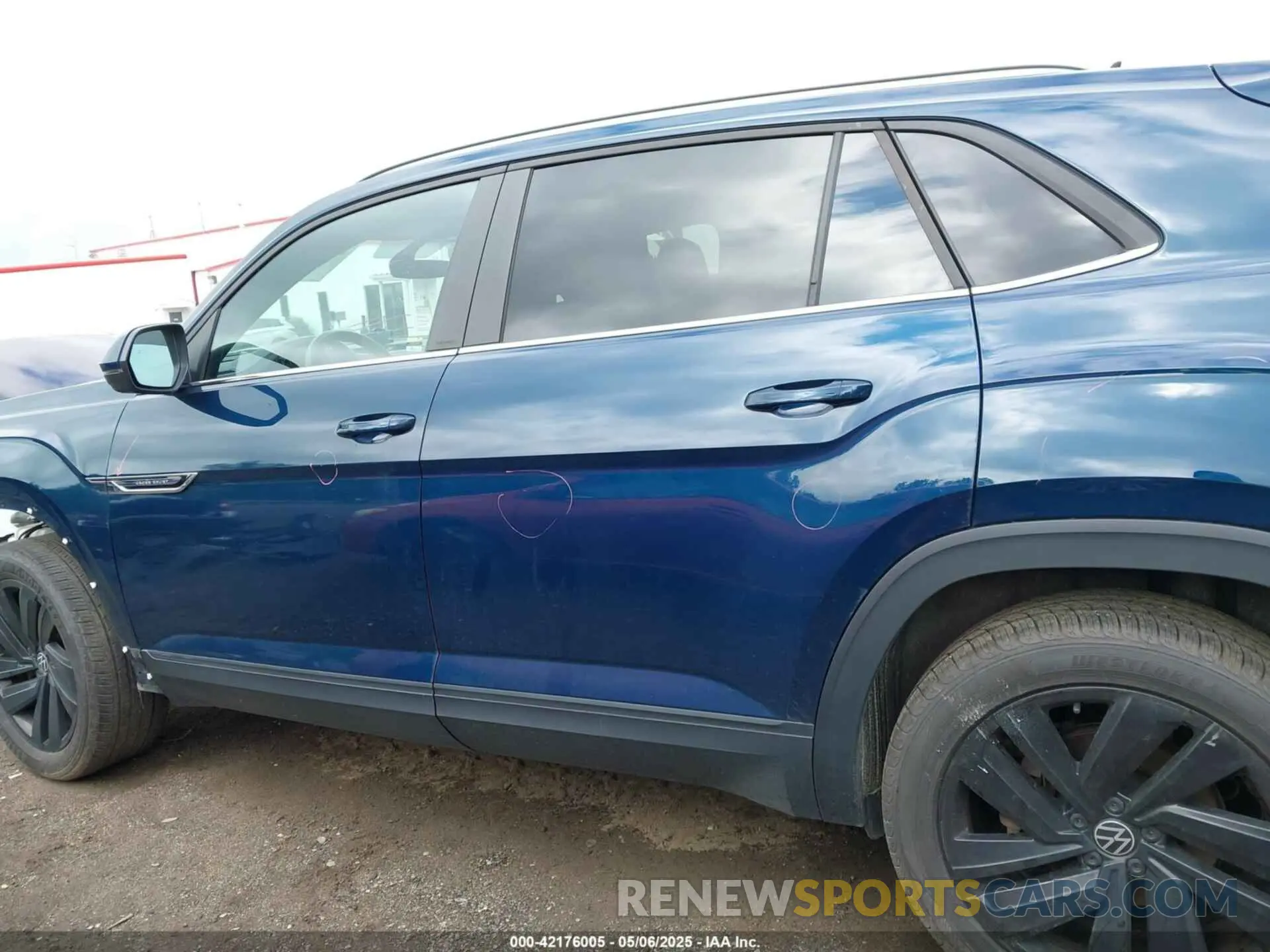 14 fotografías del automóvil dañado 1V2JE2CA4NC205458 VOLKSWAGEN ATLAS CROSS SPORT 2022