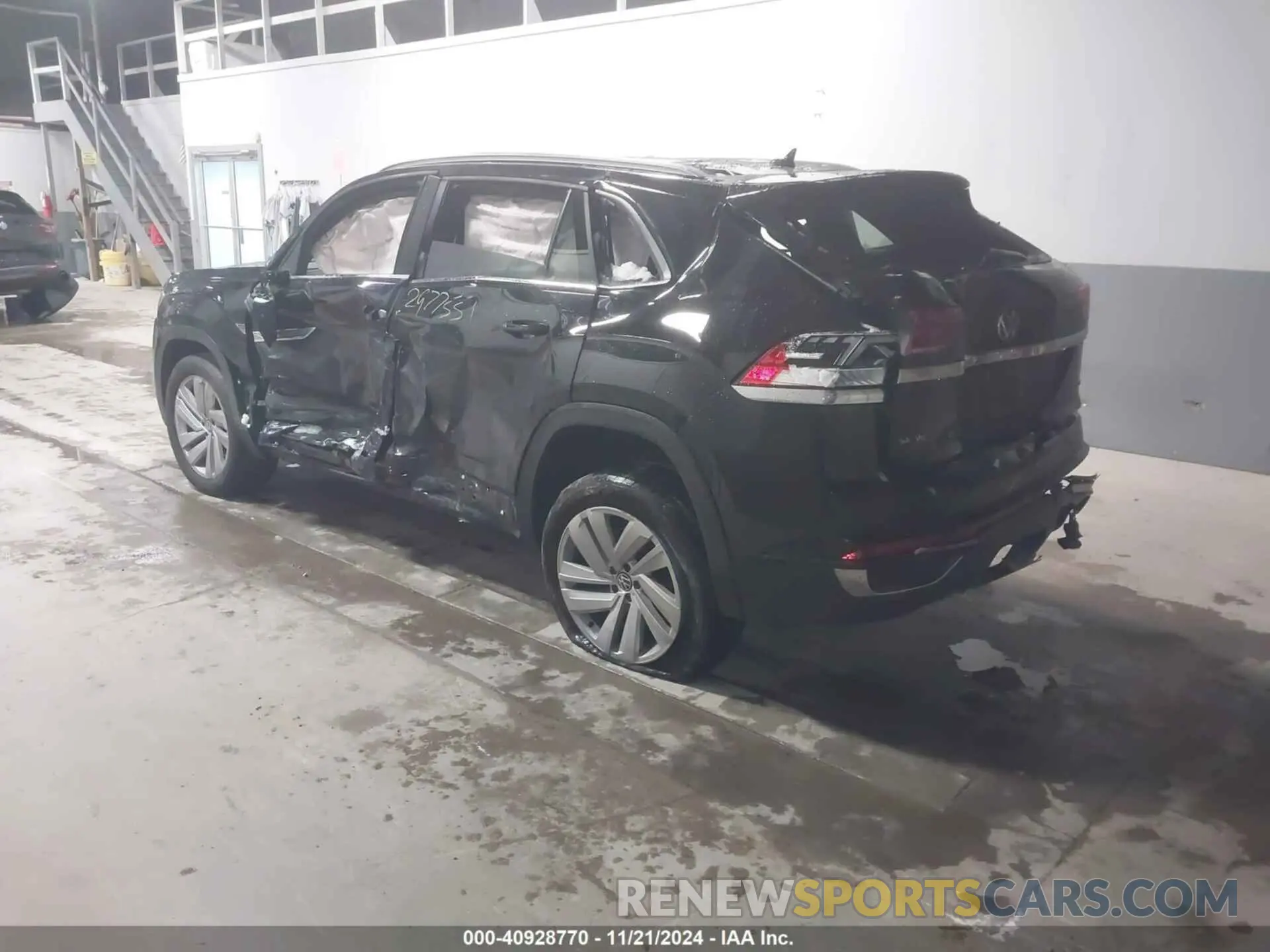 3 fotografías del automóvil dañado 1V2KE2CA0NC227686 VOLKSWAGEN ATLAS CROSS SPORT 2022