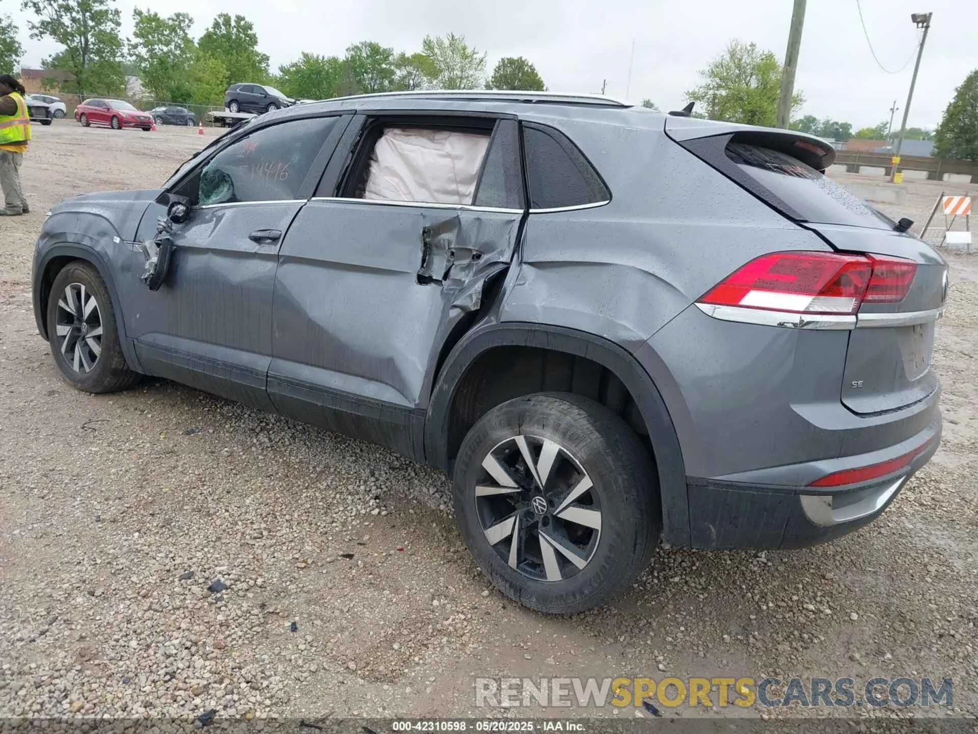 3 fotografías del automóvil dañado 1V2LC2CA1NC203536 VOLKSWAGEN ATLAS CROSS SPORT 2022