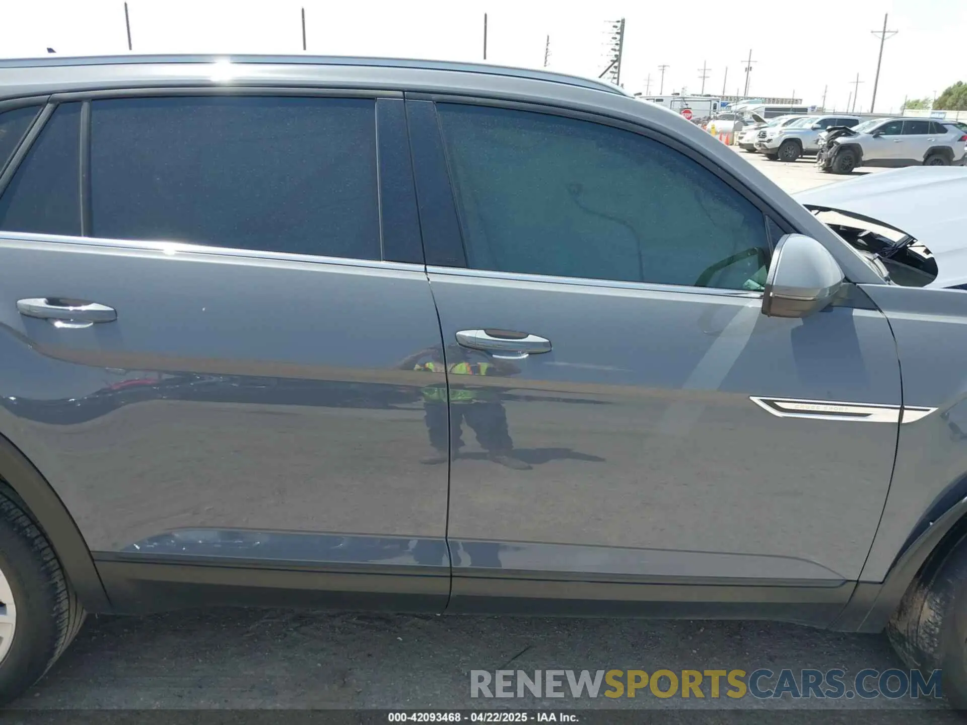 12 fotografías del automóvil dañado 1V2WC2CA8NC215017 VOLKSWAGEN ATLAS CROSS SPORT 2022