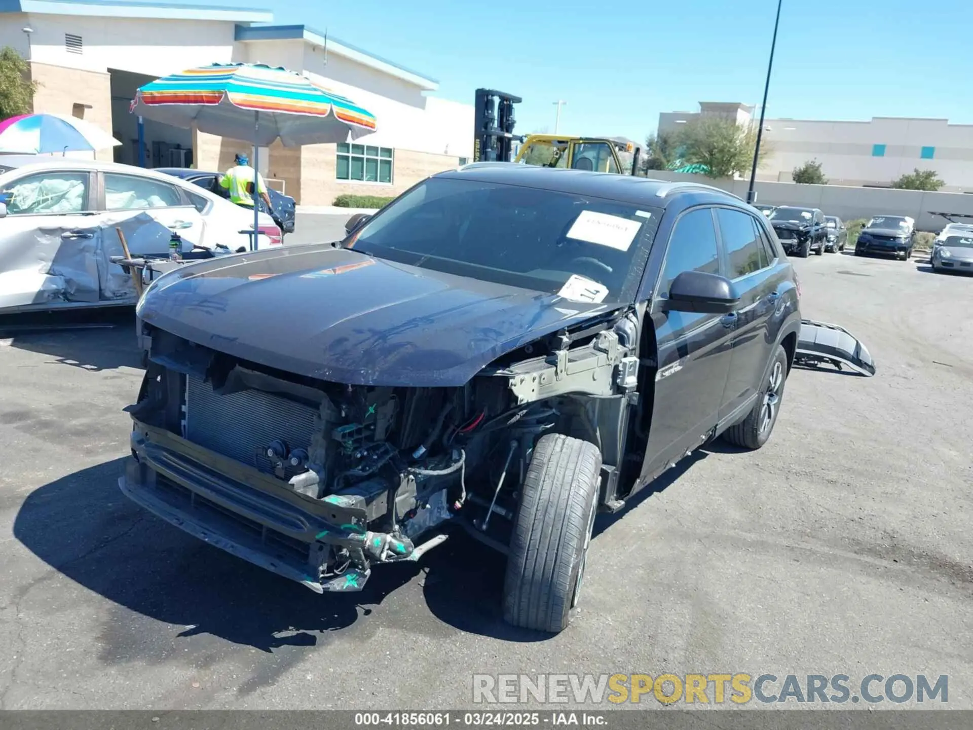 2 fotografías del automóvil dañado 1V2DC2CA0PC206192 VOLKSWAGEN ATLAS CROSS SPORT 2023