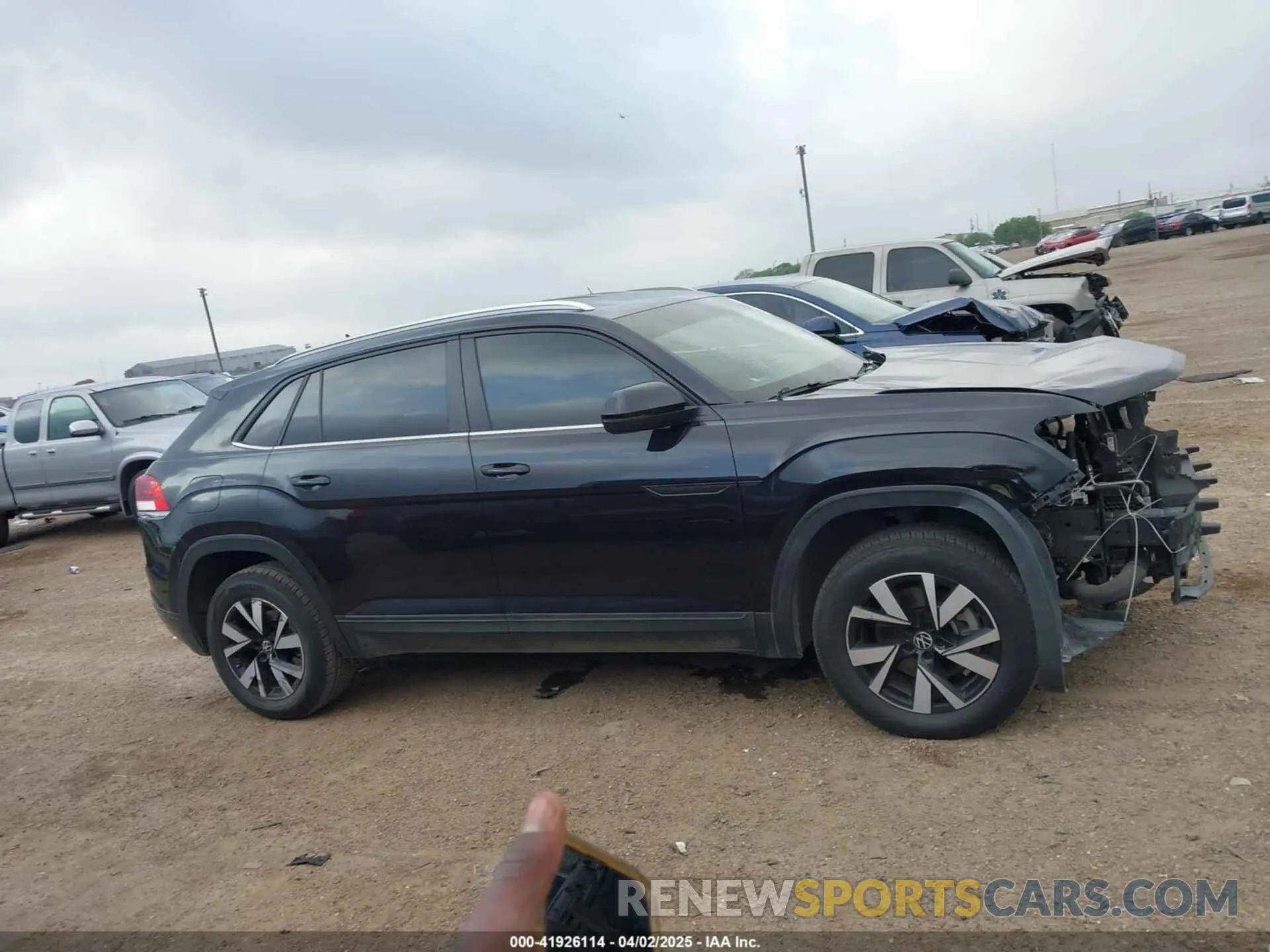 13 fotografías del automóvil dañado 1V2DC2CA3PC208888 VOLKSWAGEN ATLAS CROSS SPORT 2023
