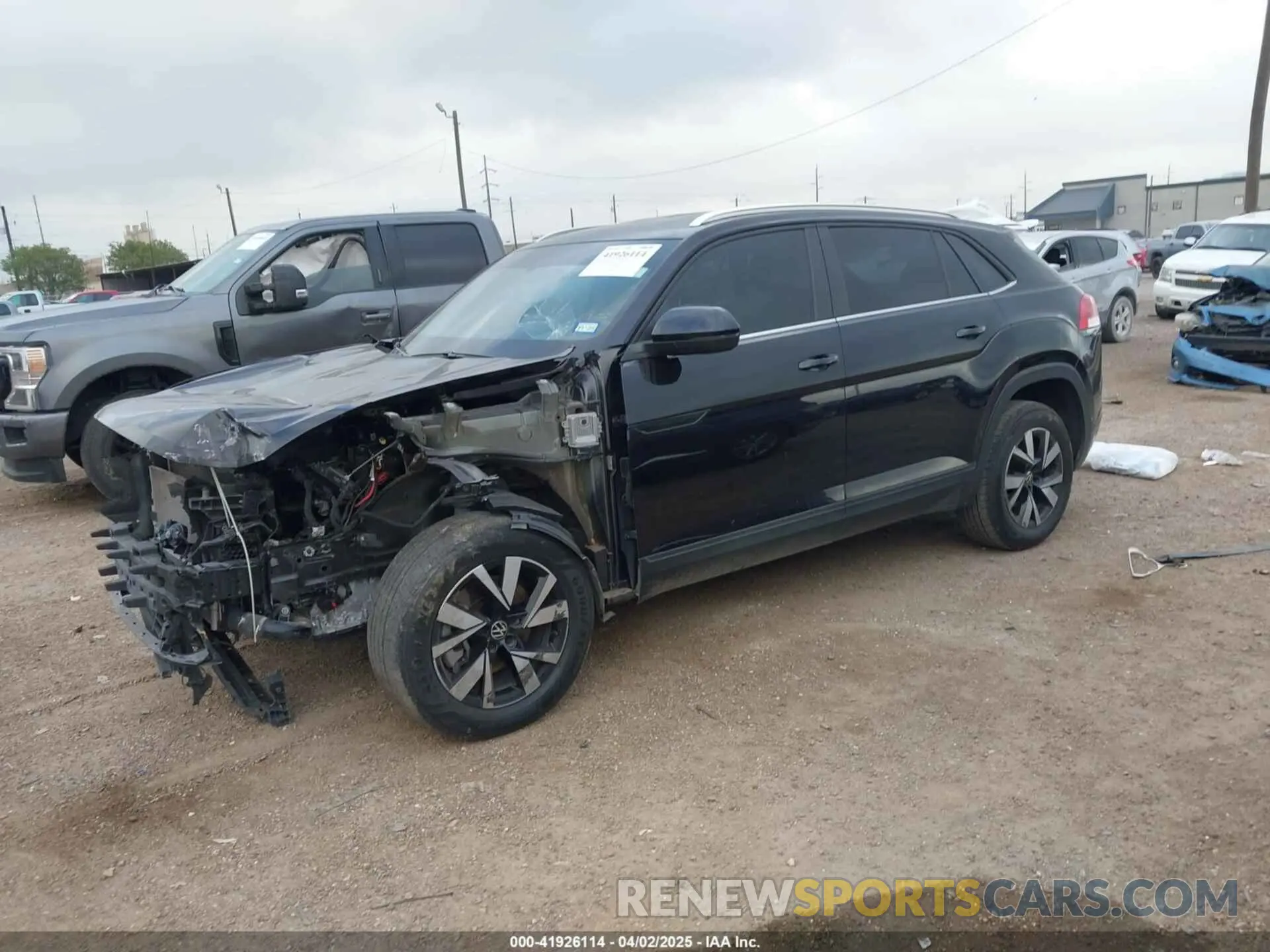 2 fotografías del automóvil dañado 1V2DC2CA3PC208888 VOLKSWAGEN ATLAS CROSS SPORT 2023
