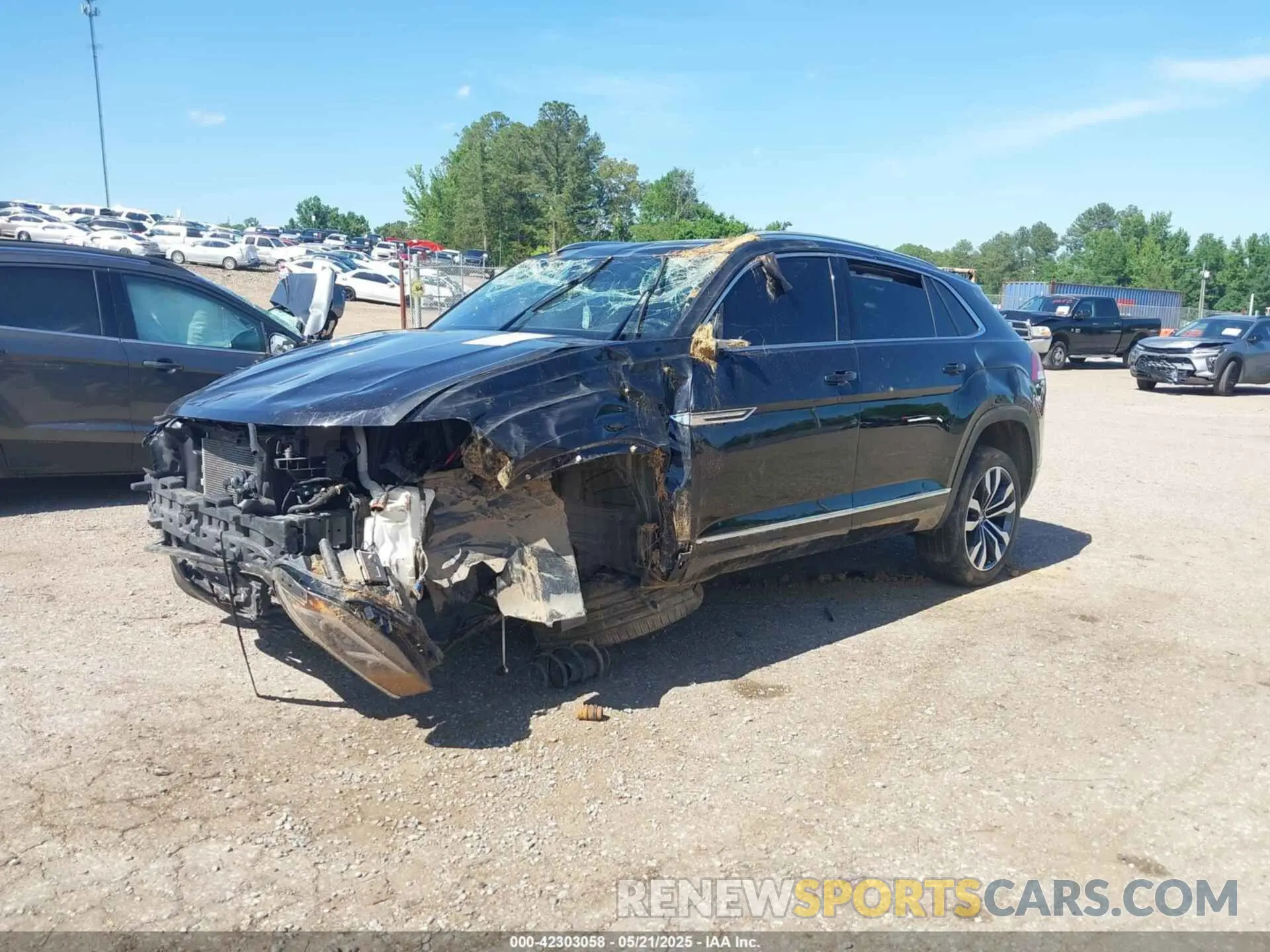 2 fotografías del automóvil dañado 1V2FE2CA2PC216225 VOLKSWAGEN ATLAS CROSS SPORT 2023
