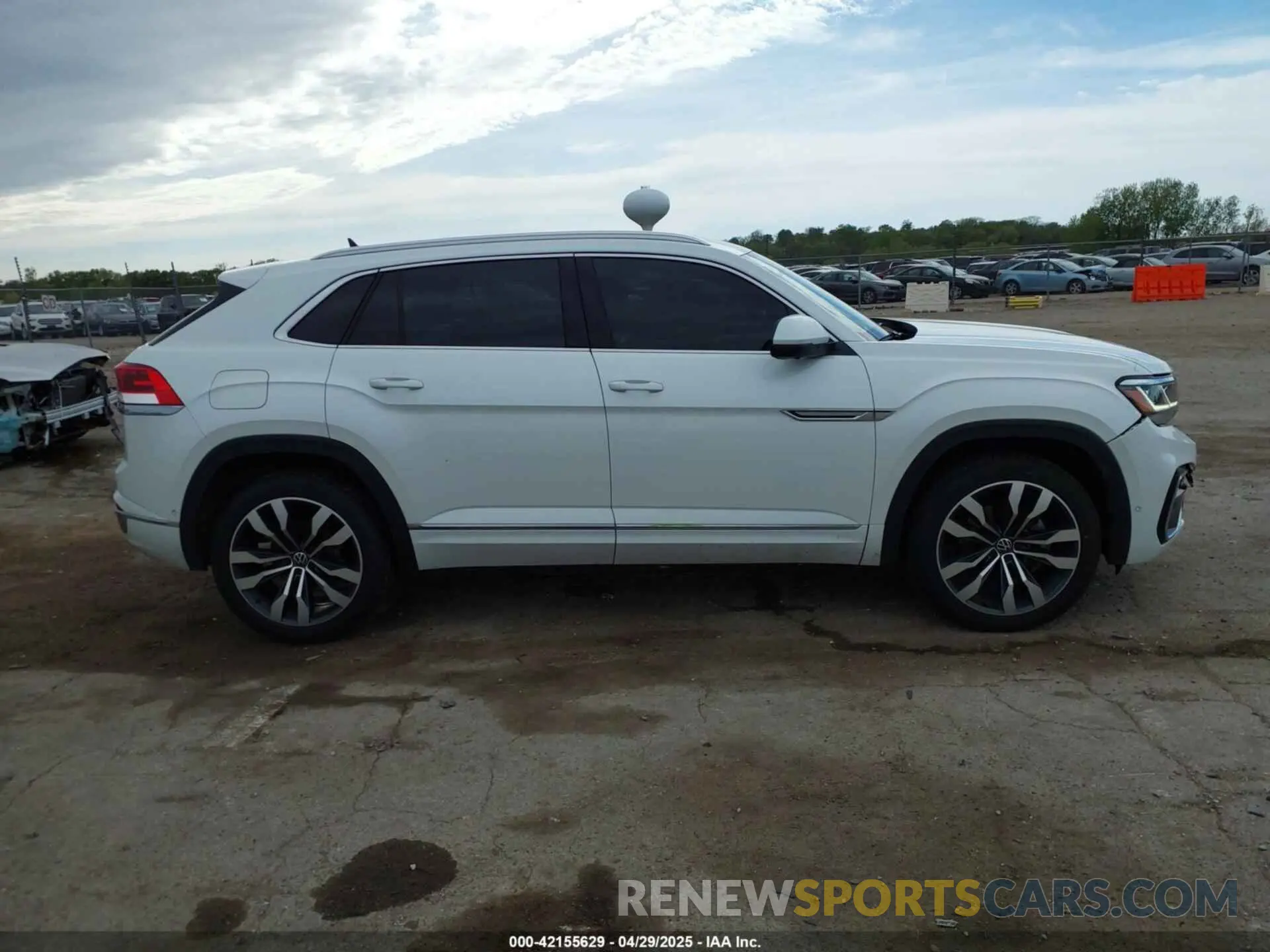 13 fotografías del automóvil dañado 1V2FE2CA8PC221736 VOLKSWAGEN ATLAS CROSS SPORT 2023