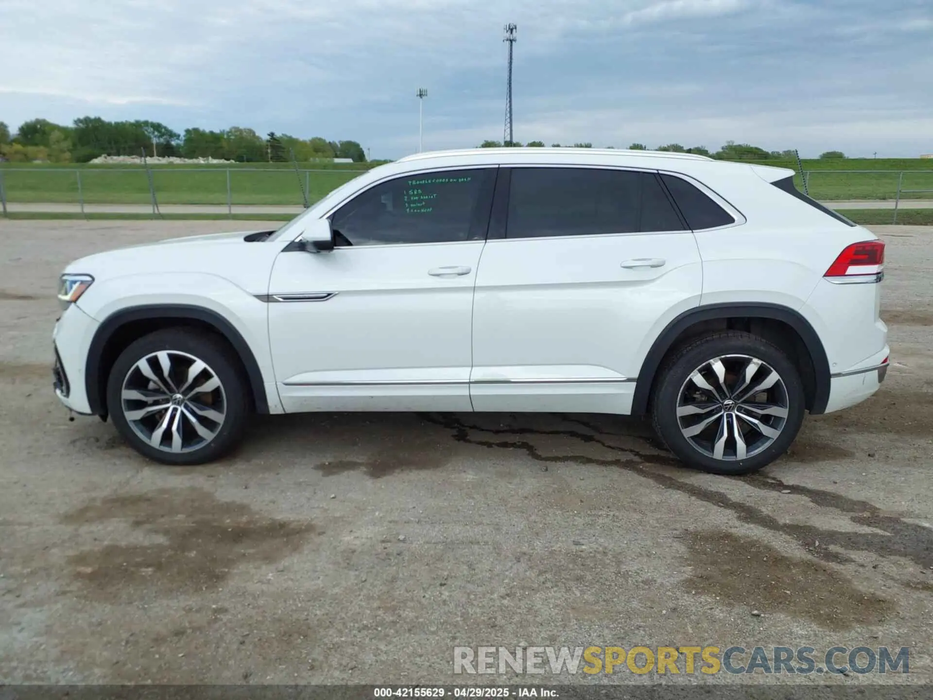 14 fotografías del automóvil dañado 1V2FE2CA8PC221736 VOLKSWAGEN ATLAS CROSS SPORT 2023