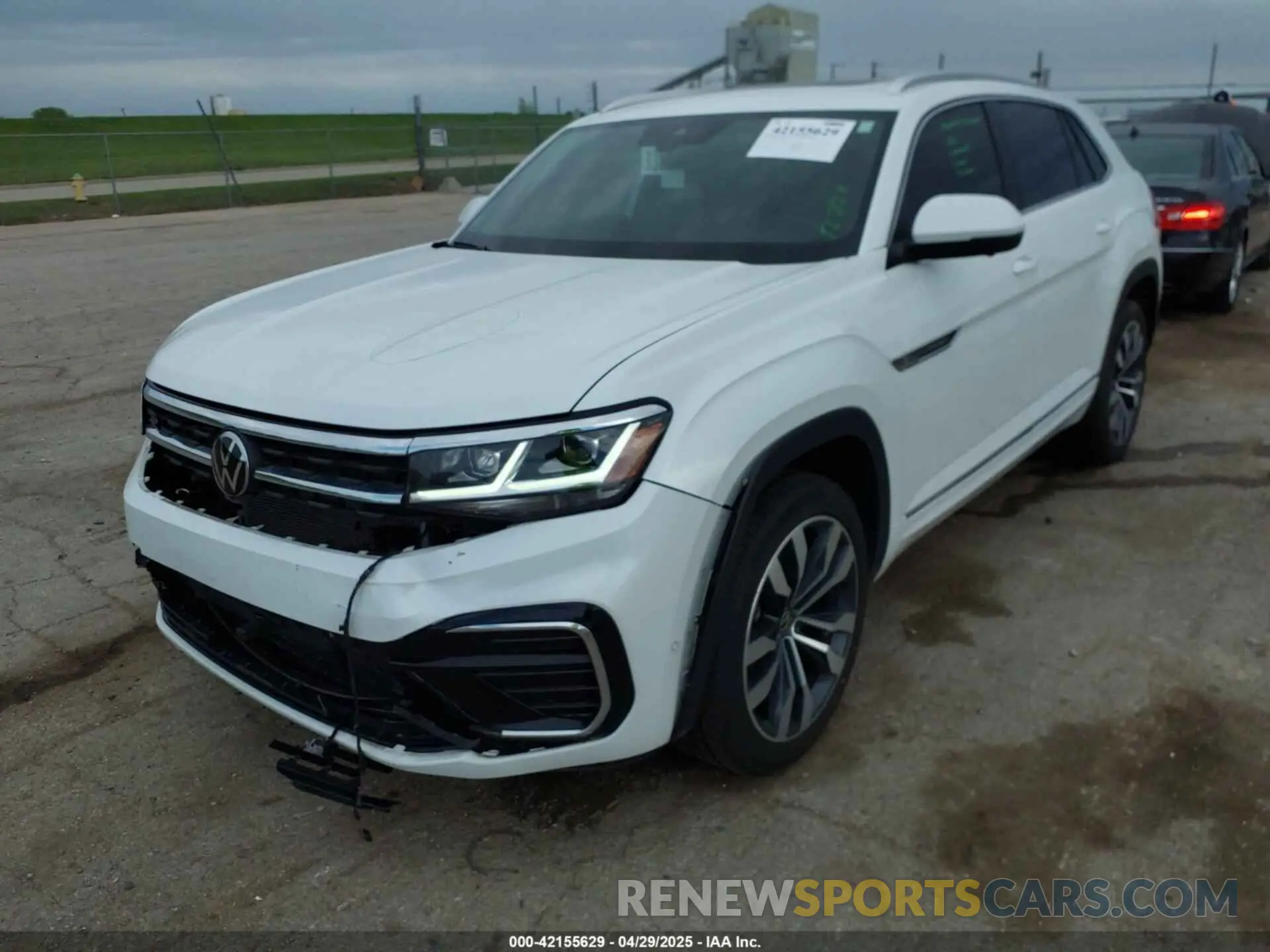 2 fotografías del automóvil dañado 1V2FE2CA8PC221736 VOLKSWAGEN ATLAS CROSS SPORT 2023