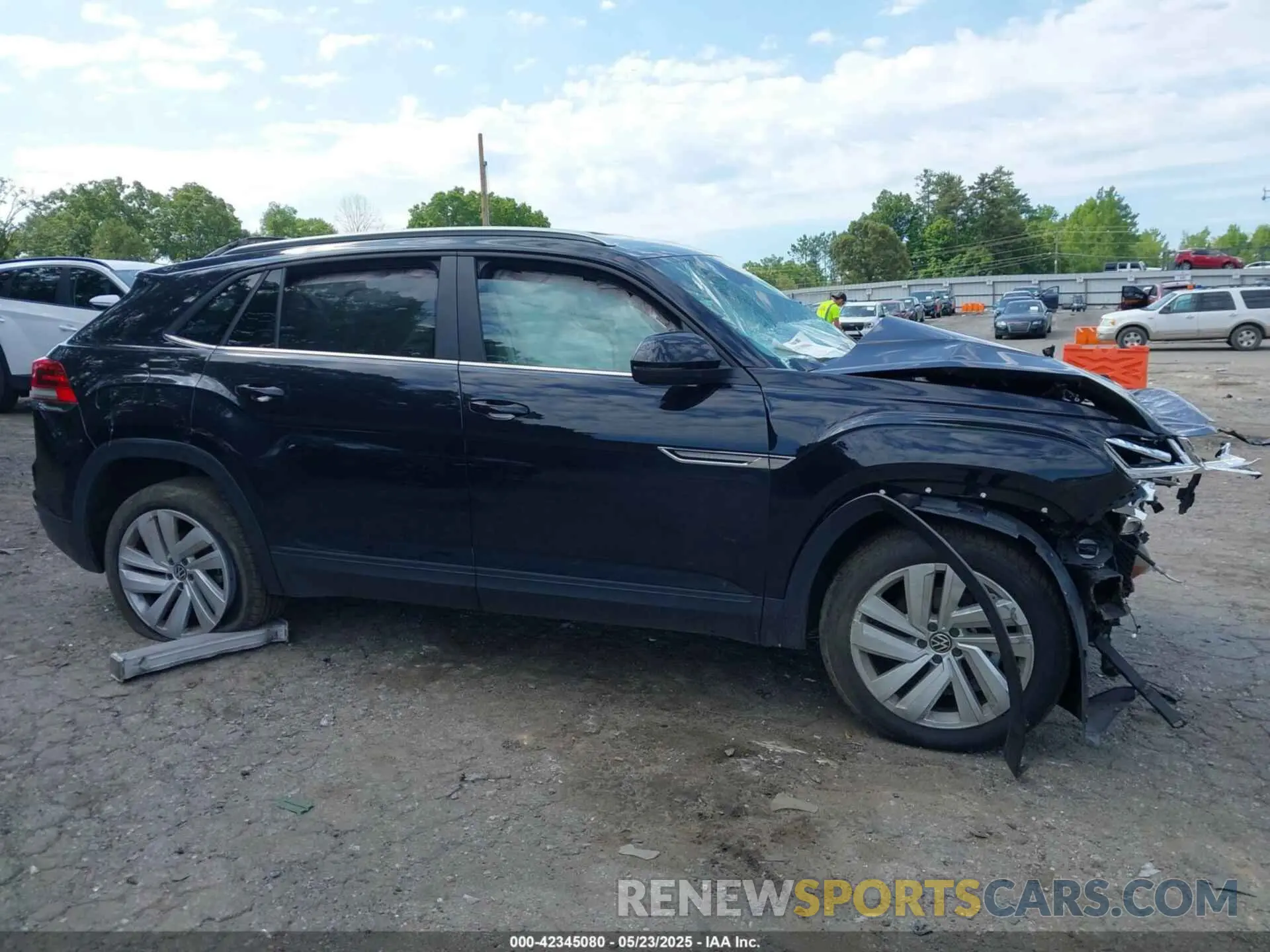 12 fotografías del automóvil dañado 1V2HE2CA8PC203505 VOLKSWAGEN ATLAS CROSS SPORT 2023