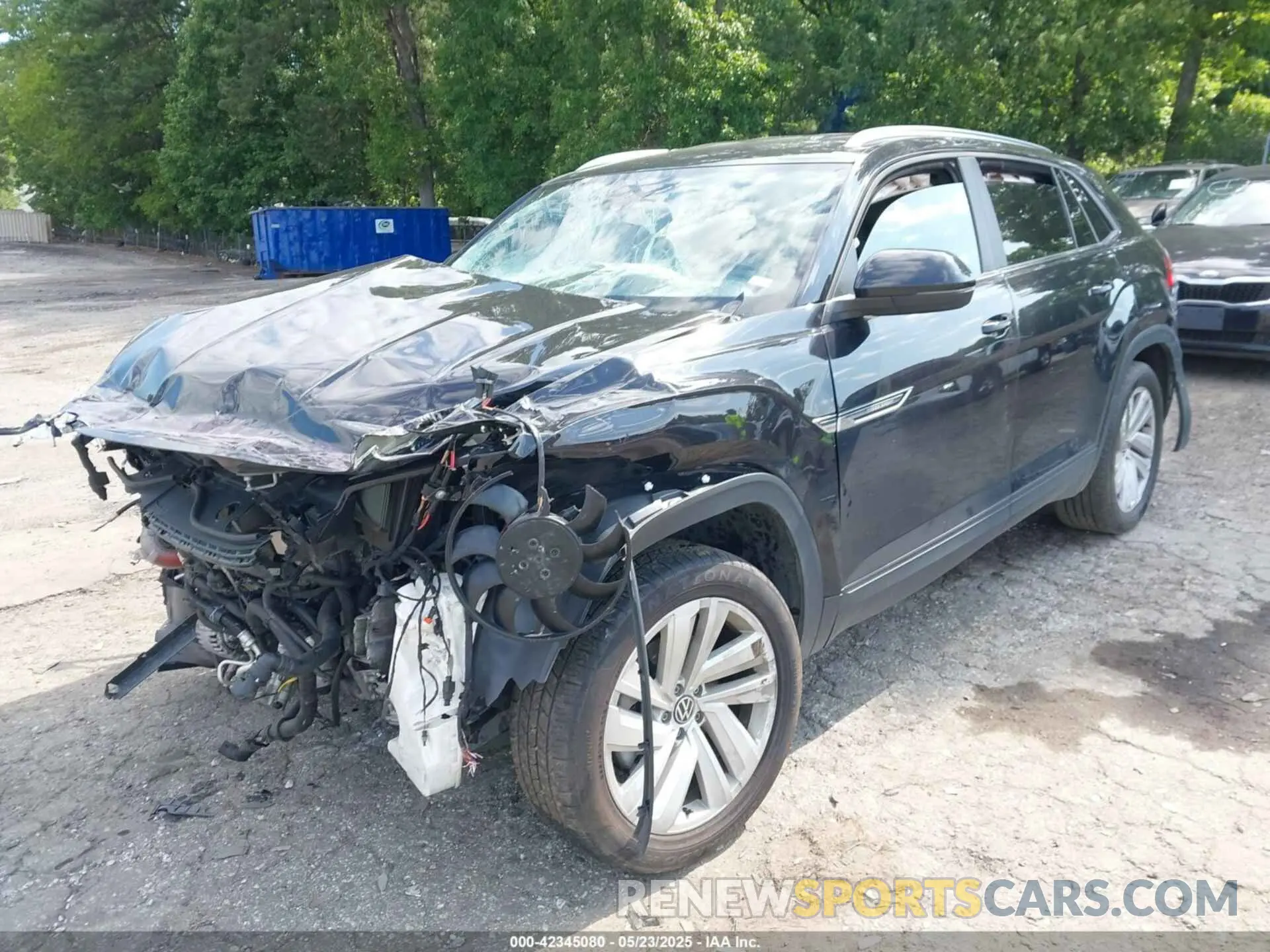 2 fotografías del automóvil dañado 1V2HE2CA8PC203505 VOLKSWAGEN ATLAS CROSS SPORT 2023