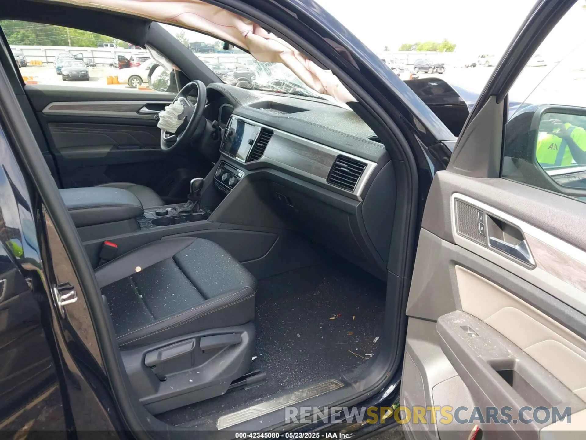 5 fotografías del automóvil dañado 1V2HE2CA8PC203505 VOLKSWAGEN ATLAS CROSS SPORT 2023
