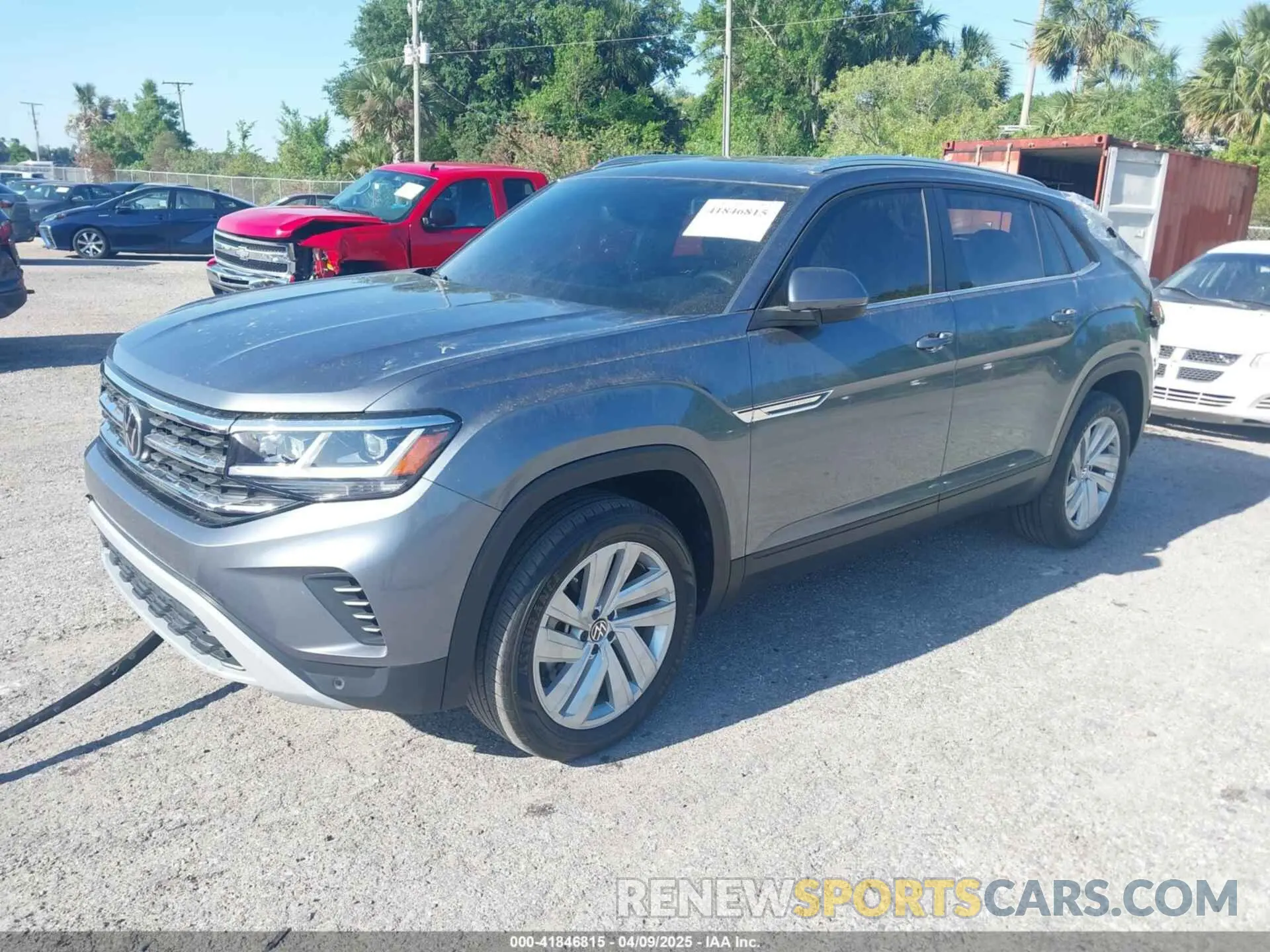 2 fotografías del automóvil dañado 1V2JE2CA2PC203551 VOLKSWAGEN ATLAS CROSS SPORT 2023