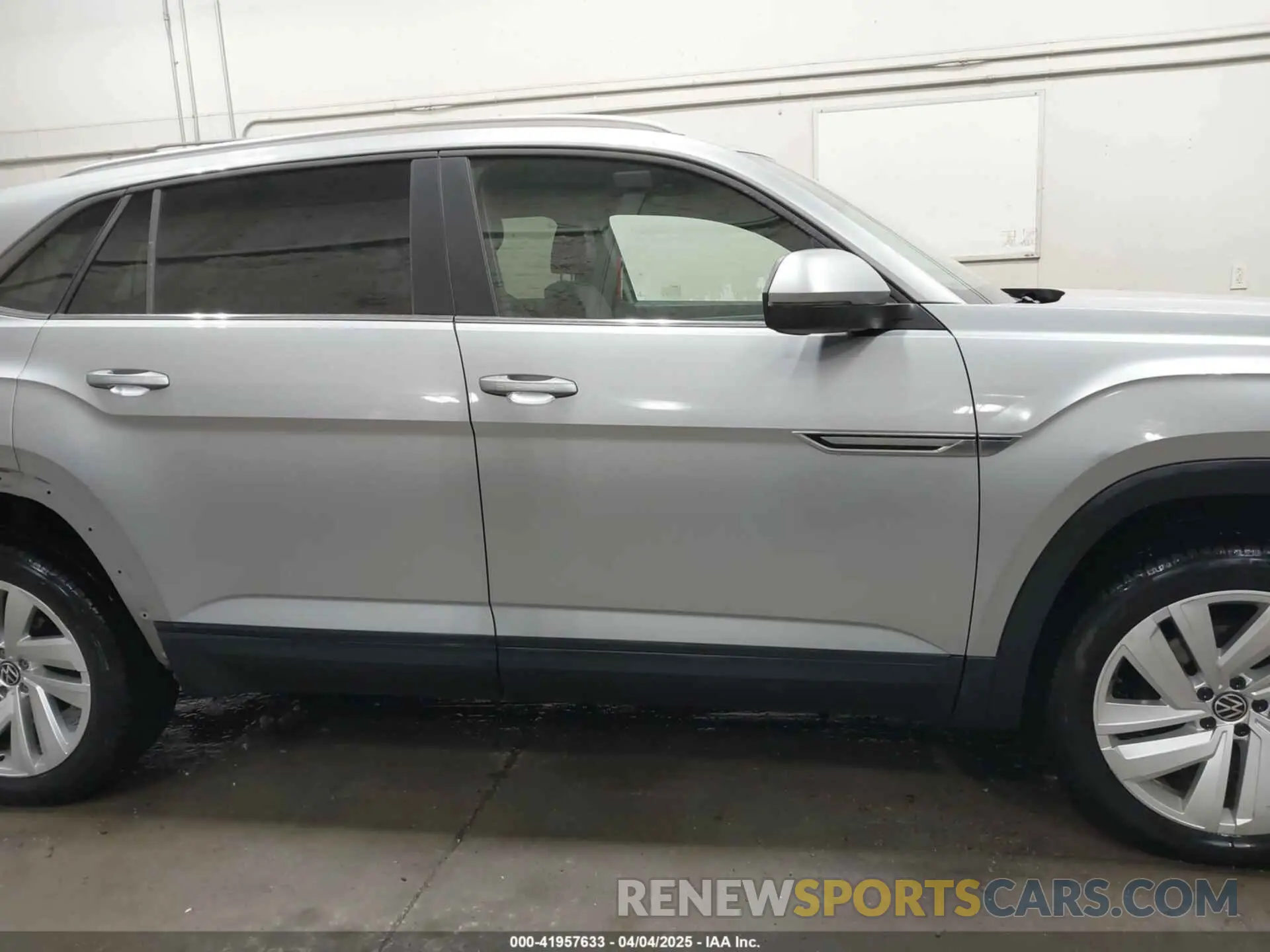 14 fotografías del automóvil dañado 1V2KC2CA6PC210593 VOLKSWAGEN ATLAS CROSS SPORT 2023