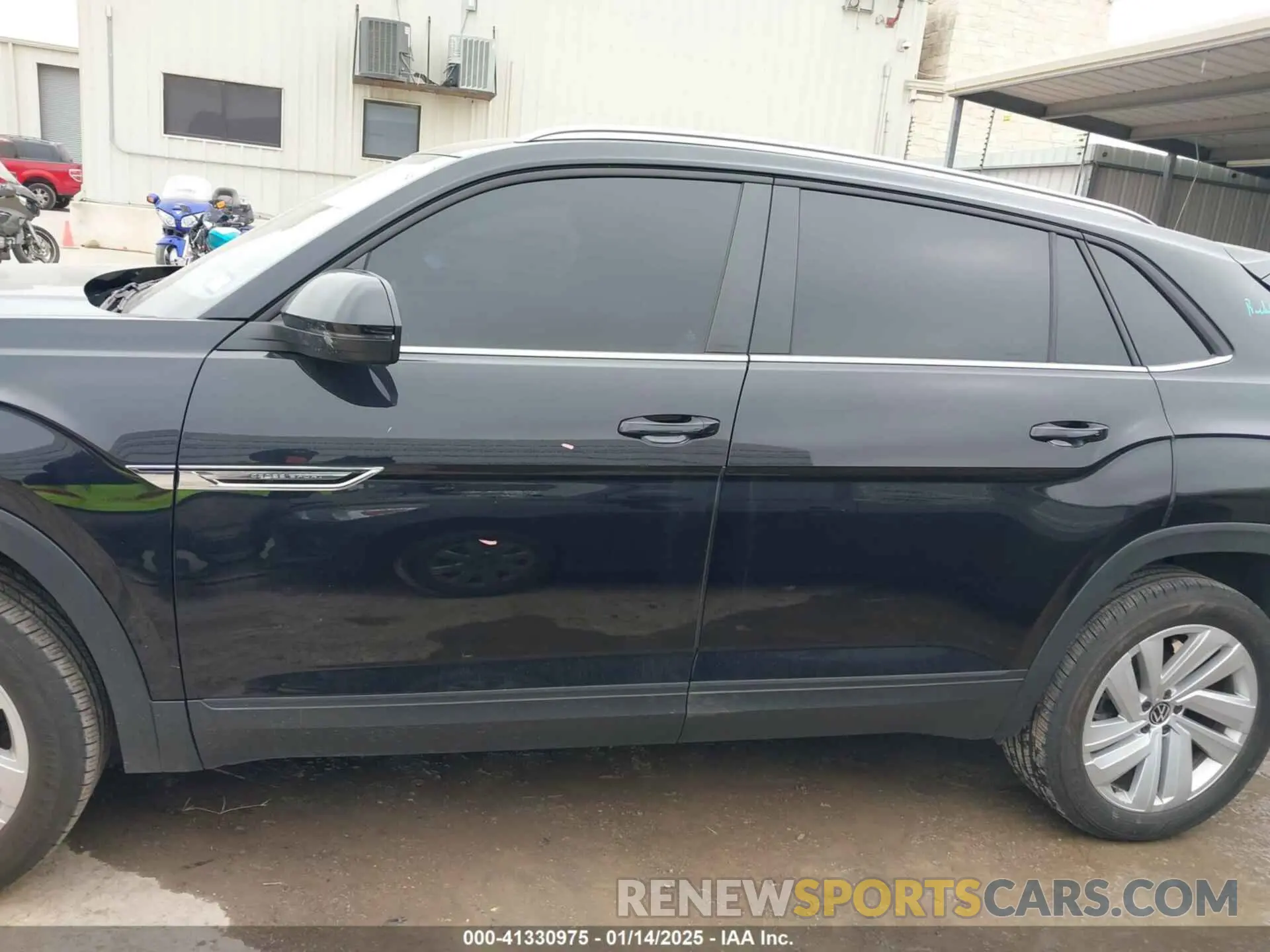14 fotografías del automóvil dañado 1V2KE2CA8PC225834 VOLKSWAGEN ATLAS CROSS SPORT 2023