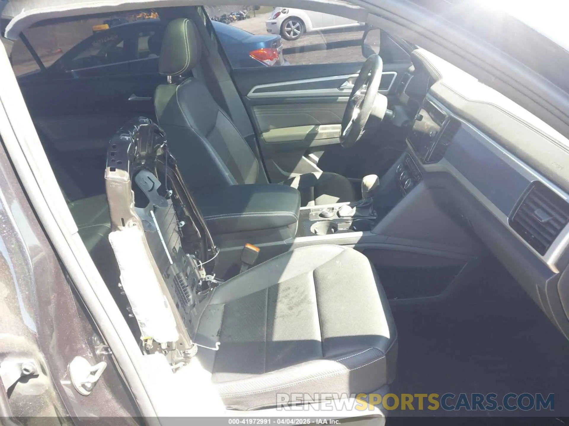 5 fotografías del automóvil dañado 1V2SC2CA9PC204822 VOLKSWAGEN ATLAS CROSS SPORT 2023