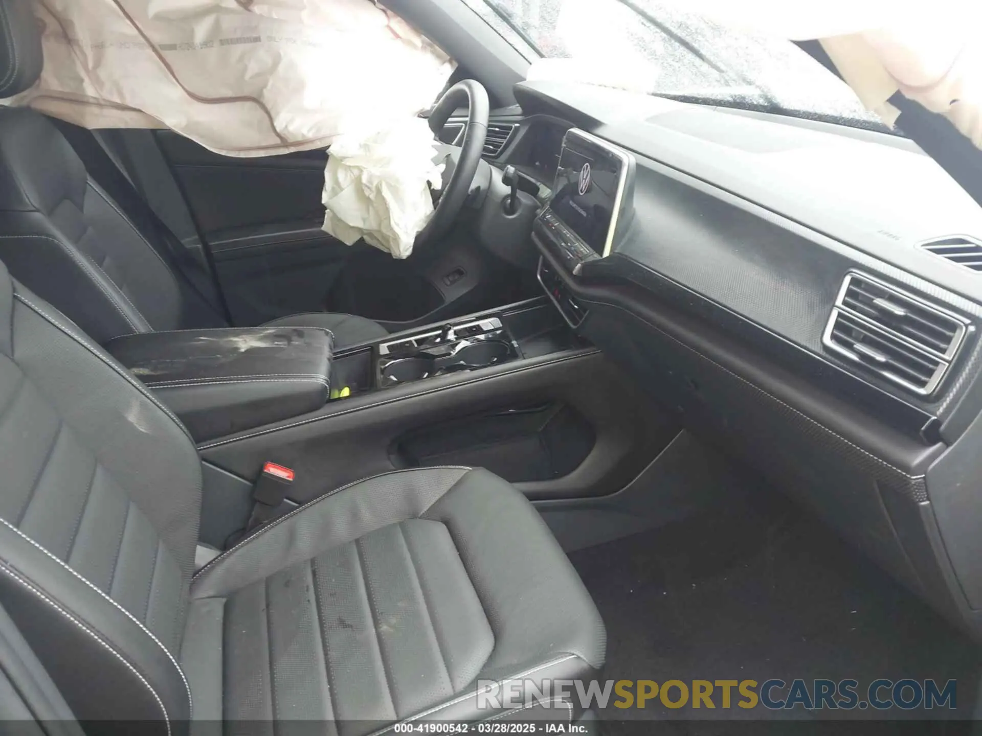 5 fotografías del automóvil dañado 1V2AE2CA3RC246301 VOLKSWAGEN ATLAS CROSS SPORT 2024