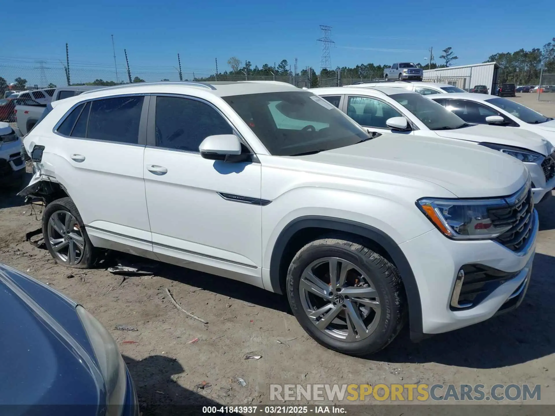 12 fotografías del automóvil dañado 1V2AE2CAXRC216700 VOLKSWAGEN ATLAS CROSS SPORT 2024