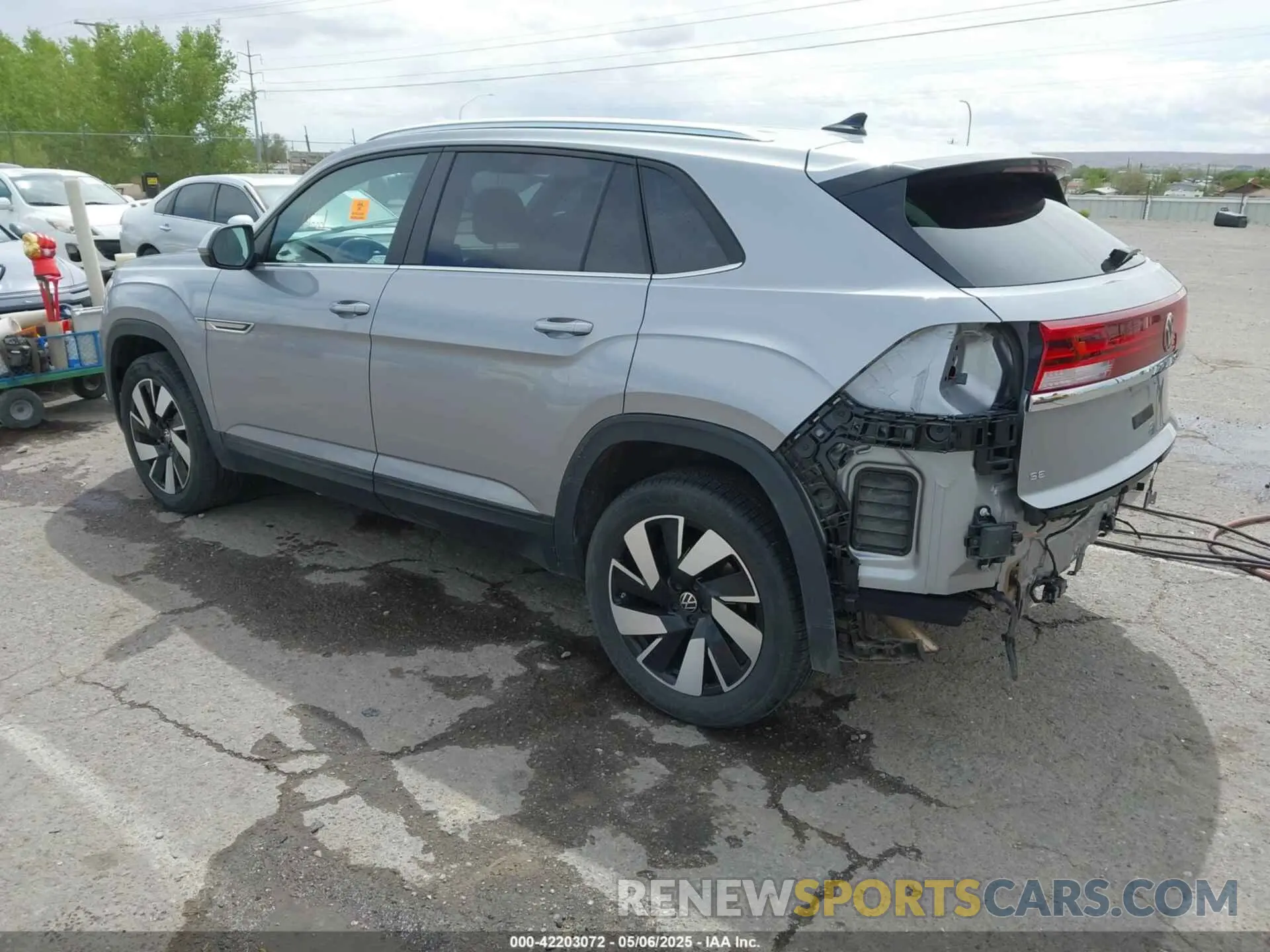 3 fotografías del automóvil dañado 1V2HE2CA9RC235656 VOLKSWAGEN ATLAS CROSS SPORT 2024