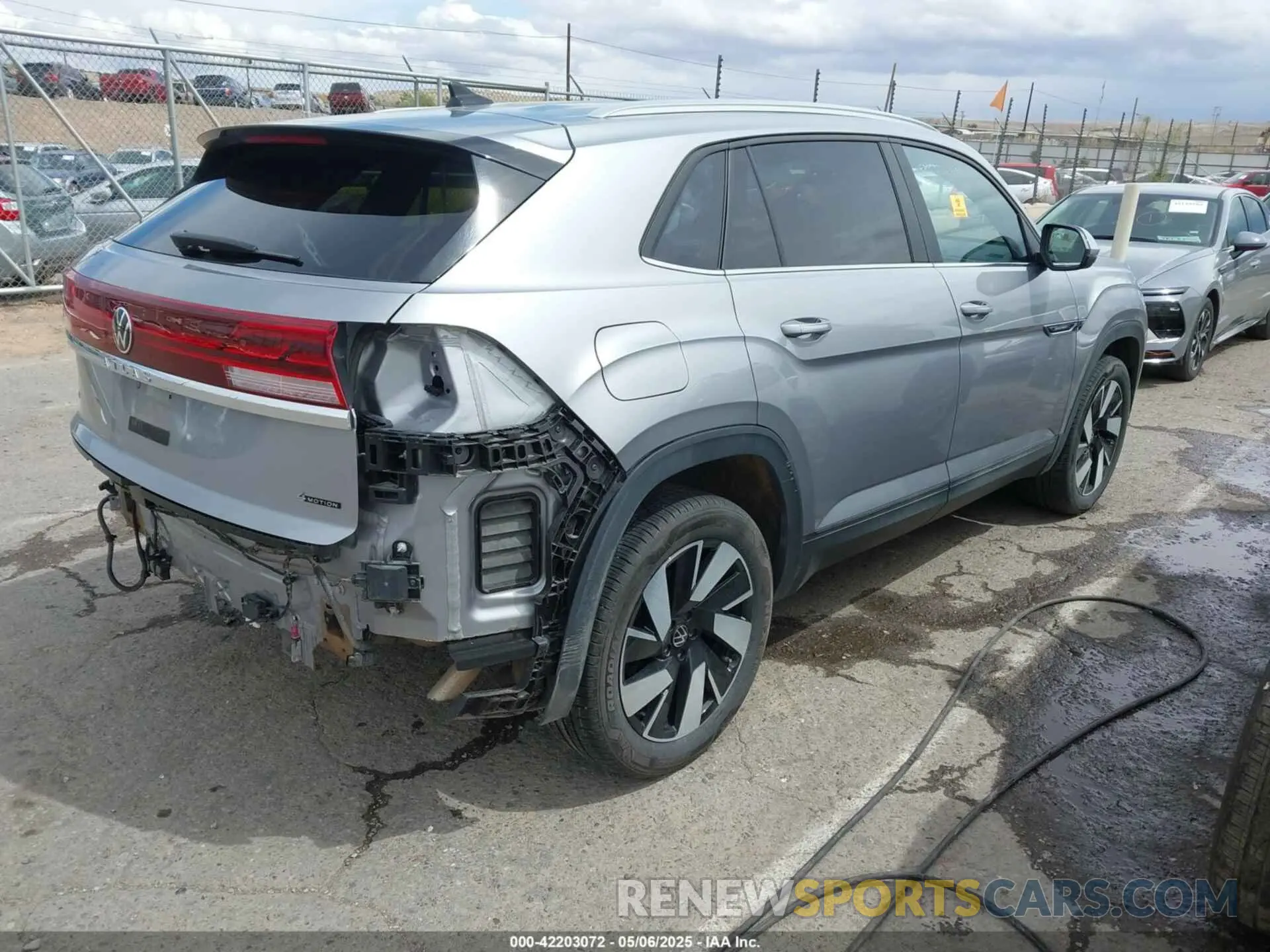 4 fotografías del automóvil dañado 1V2HE2CA9RC235656 VOLKSWAGEN ATLAS CROSS SPORT 2024