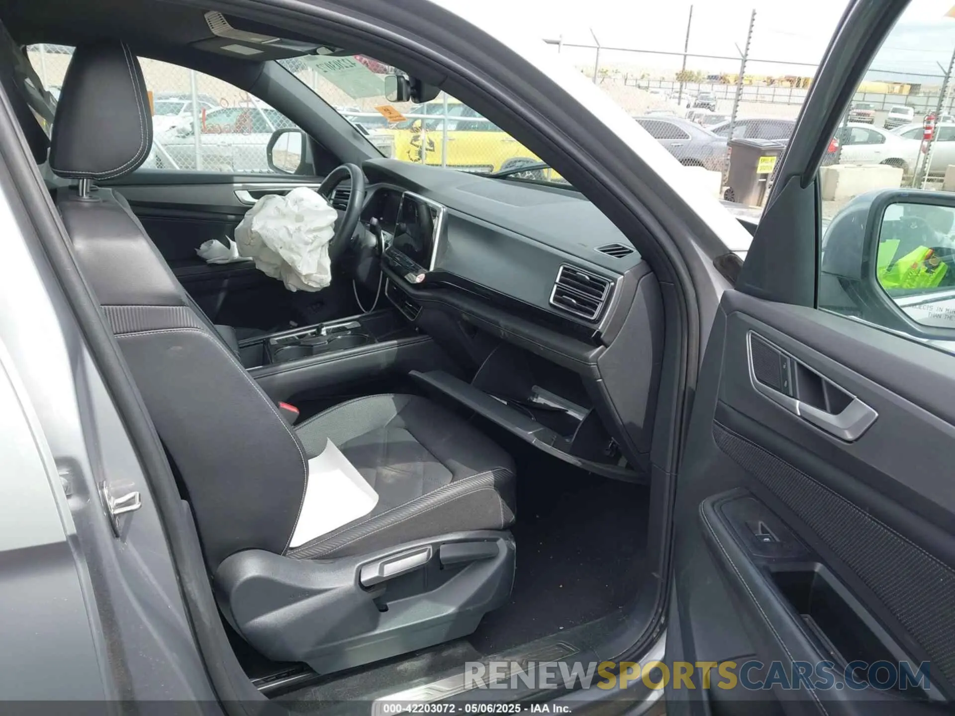 5 fotografías del automóvil dañado 1V2HE2CA9RC235656 VOLKSWAGEN ATLAS CROSS SPORT 2024