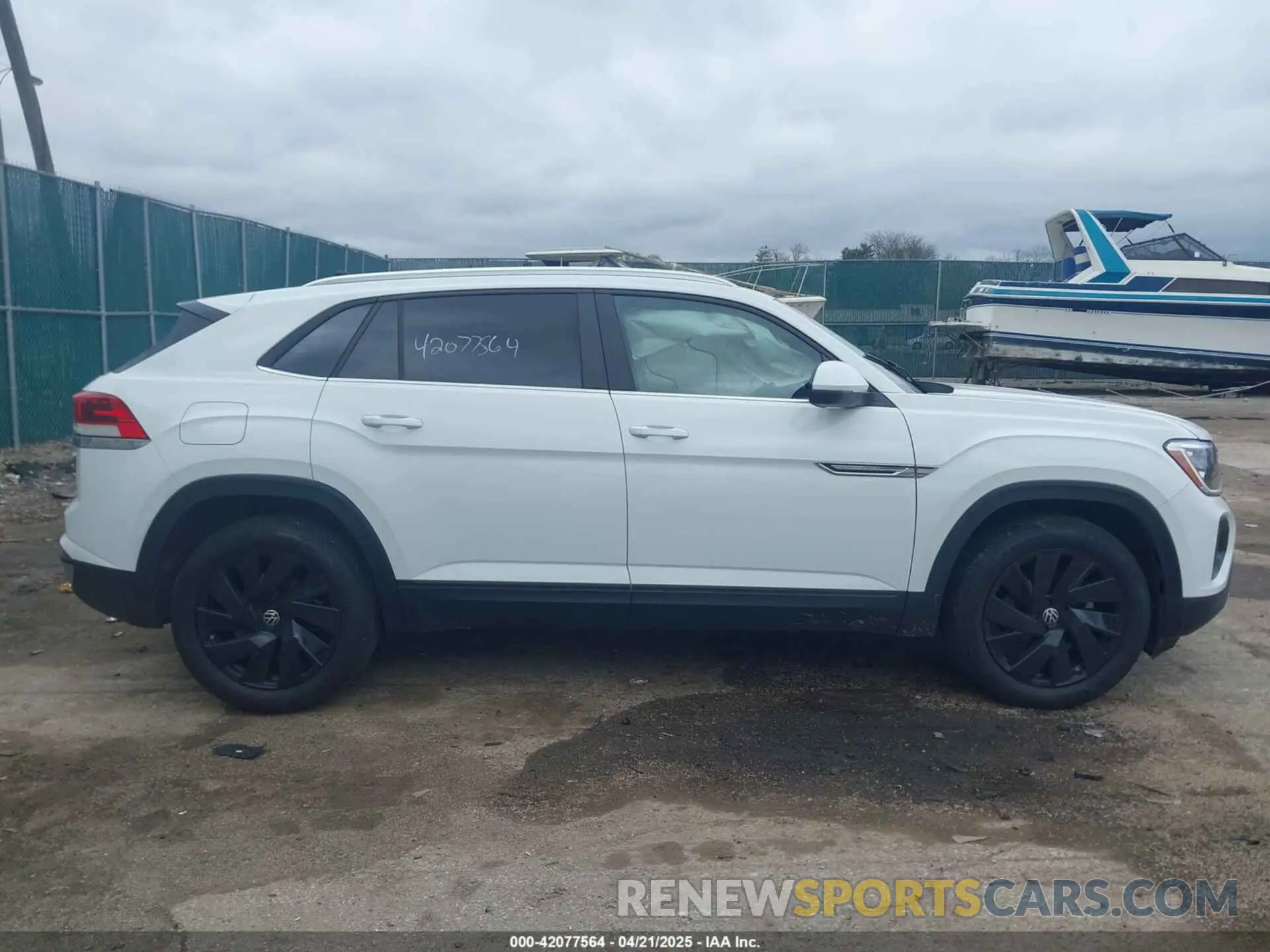 13 fotografías del automóvil dañado 1V2HE2CAXRC235388 VOLKSWAGEN ATLAS CROSS SPORT 2024