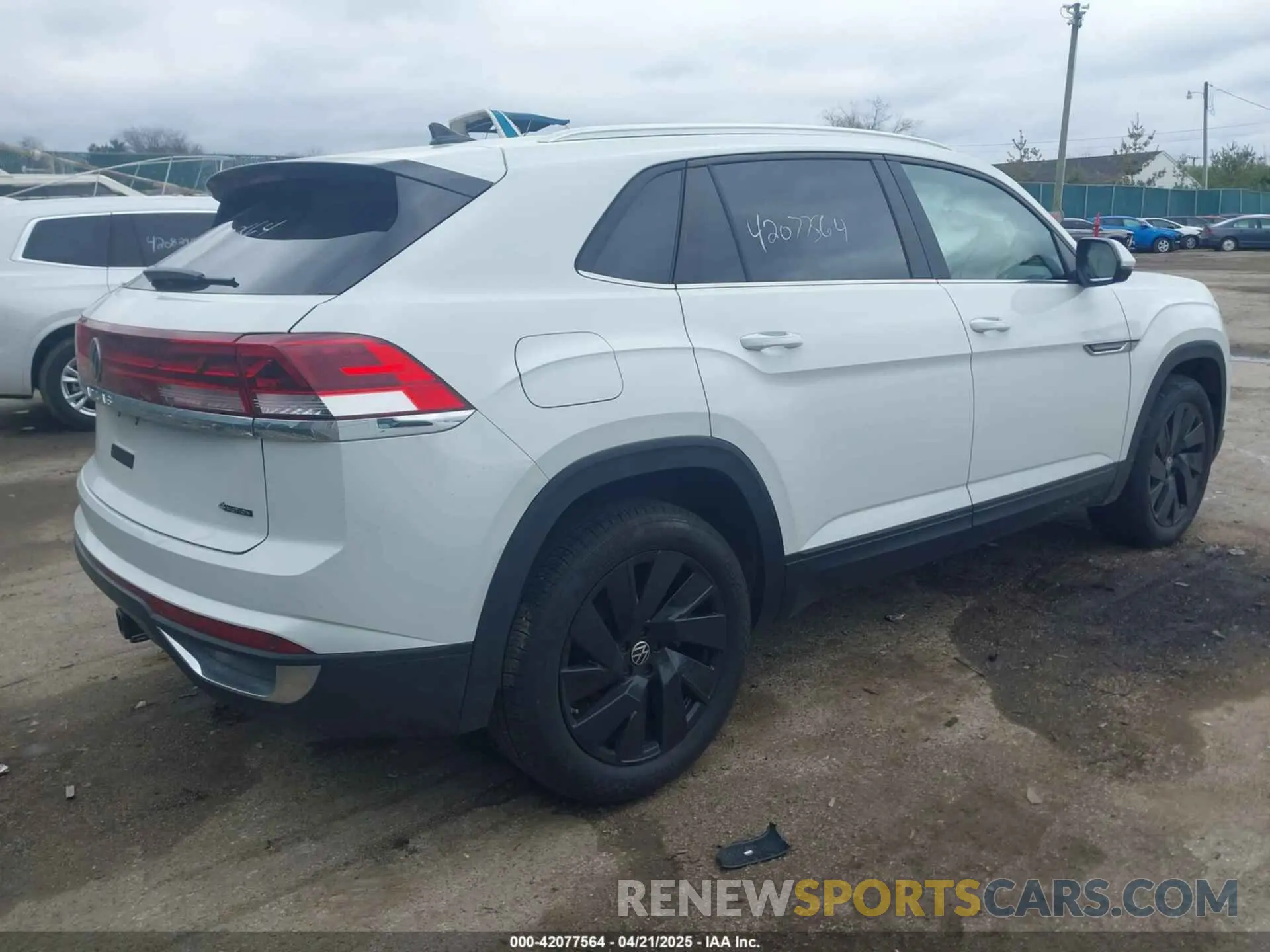 4 fotografías del automóvil dañado 1V2HE2CAXRC235388 VOLKSWAGEN ATLAS CROSS SPORT 2024