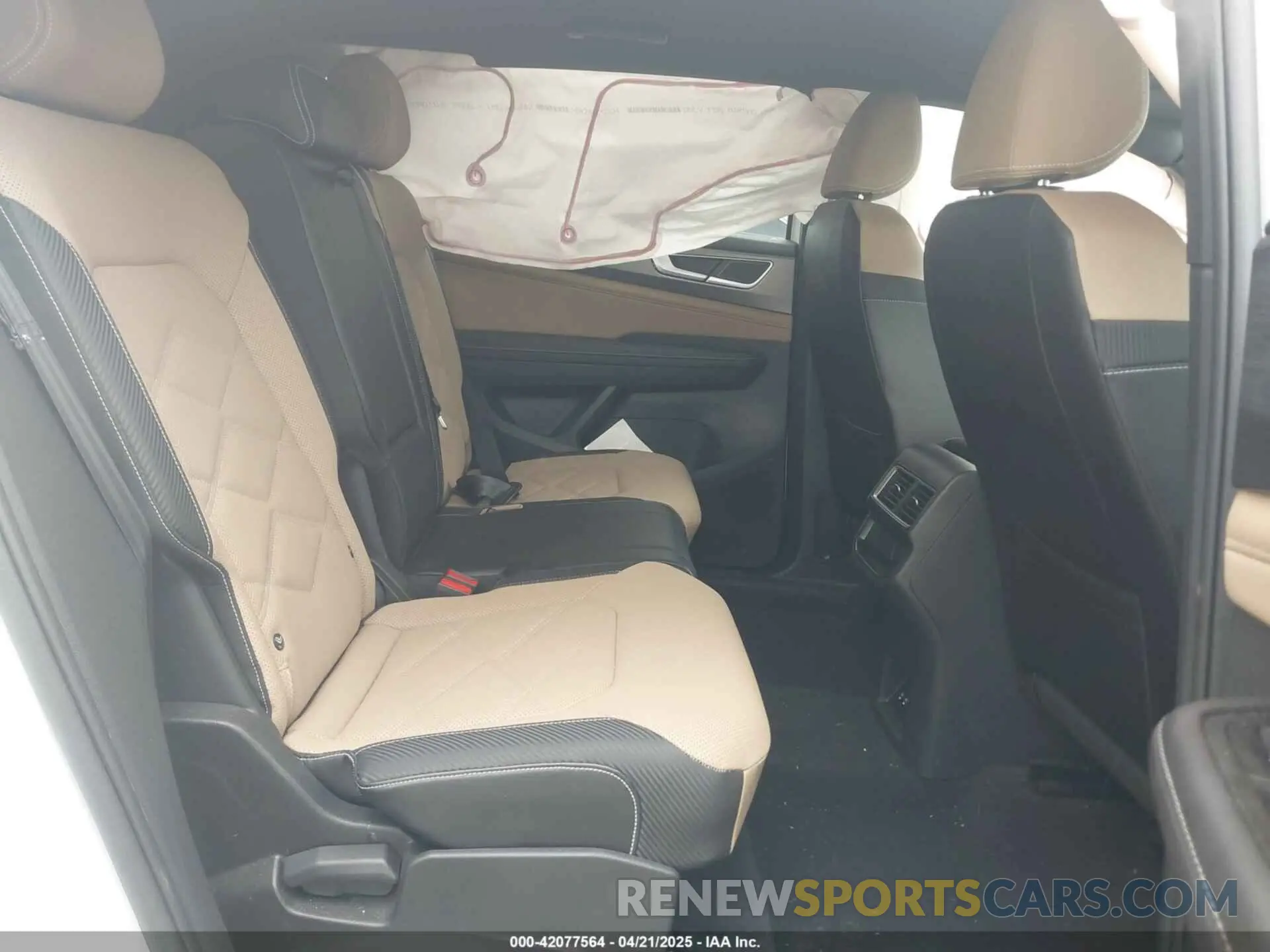 8 fotografías del automóvil dañado 1V2HE2CAXRC235388 VOLKSWAGEN ATLAS CROSS SPORT 2024