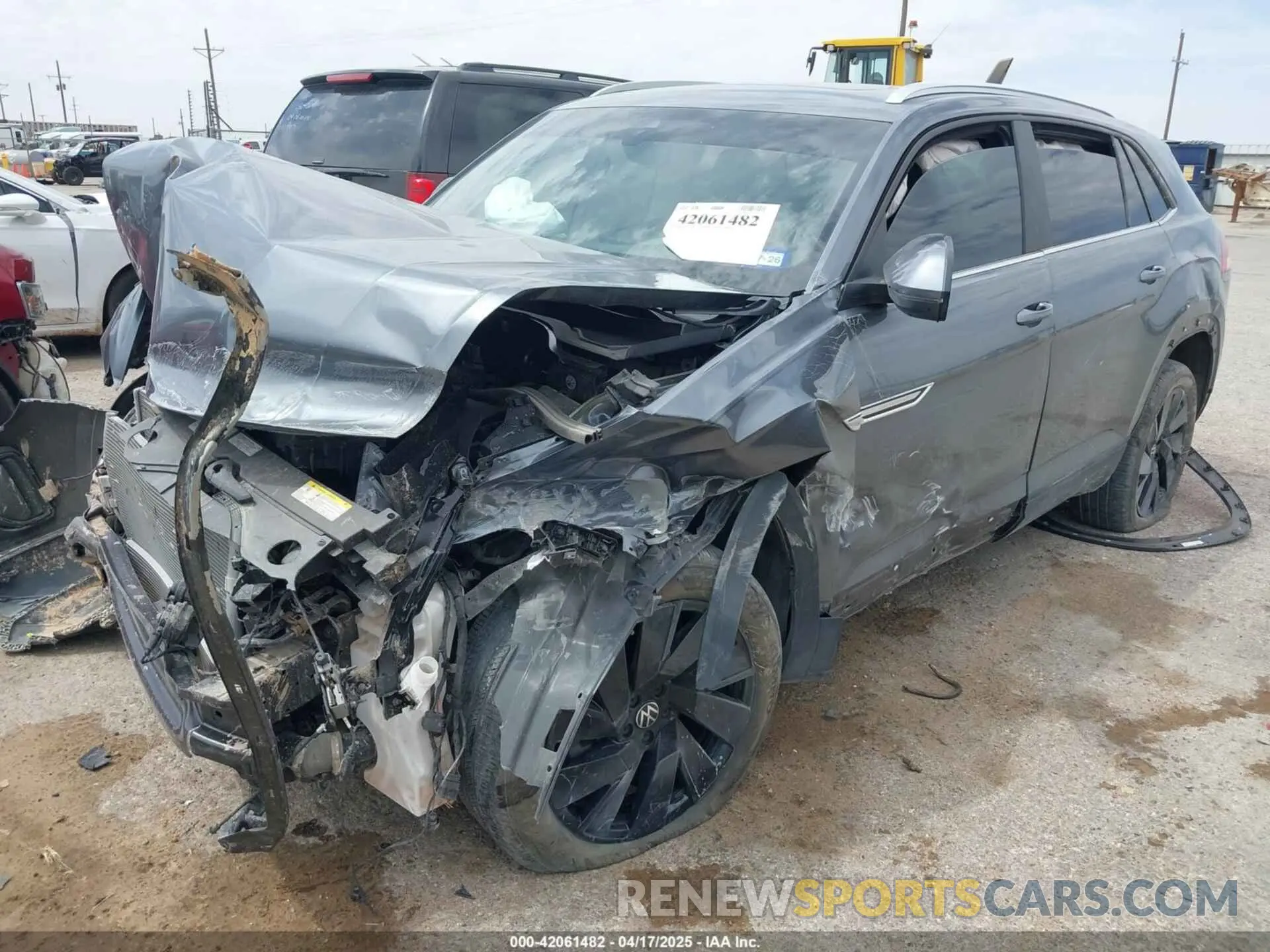 2 fotografías del automóvil dañado 1V2JE2CA1RC252078 VOLKSWAGEN ATLAS CROSS SPORT 2024
