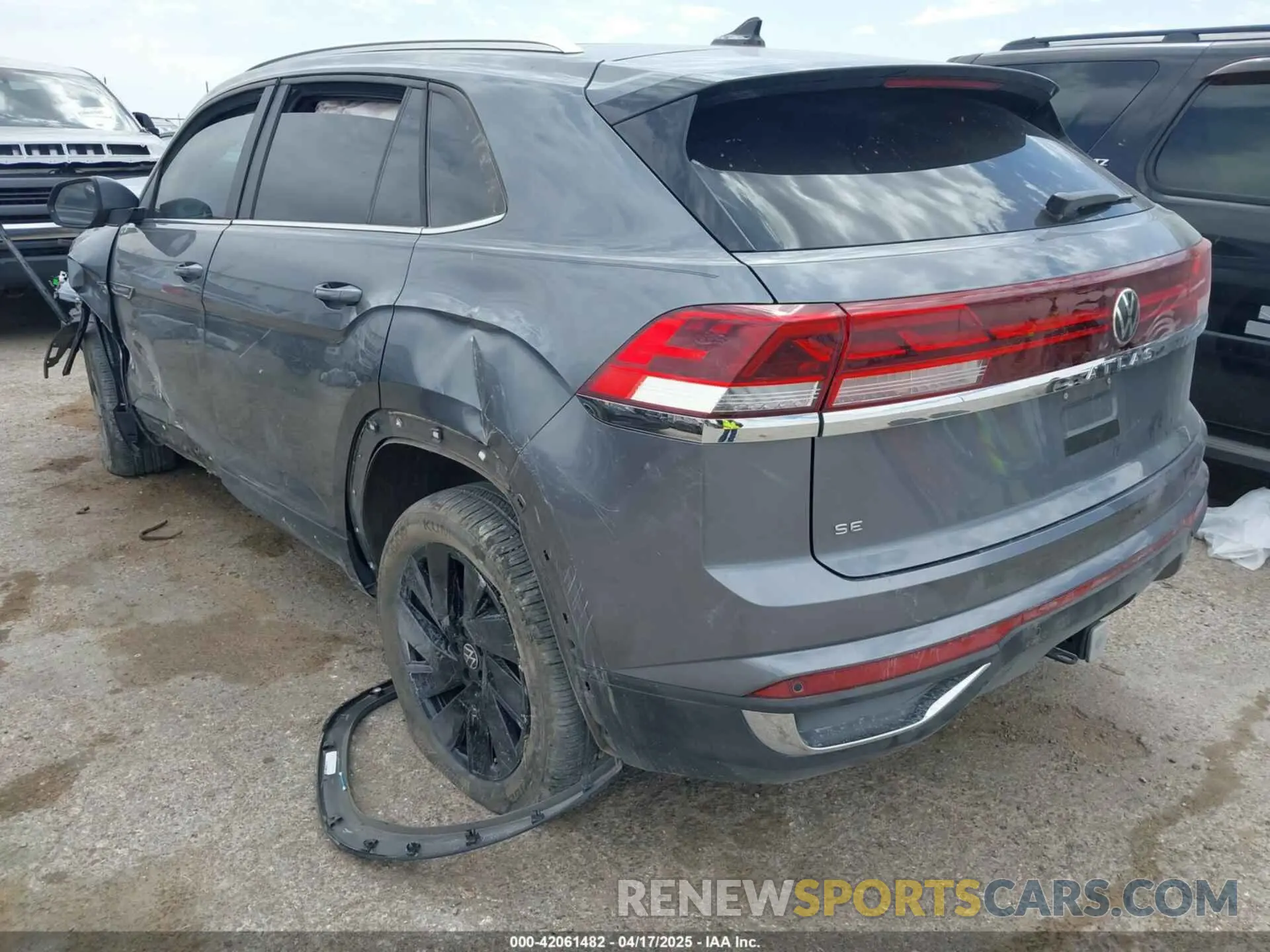 3 fotografías del automóvil dañado 1V2JE2CA1RC252078 VOLKSWAGEN ATLAS CROSS SPORT 2024