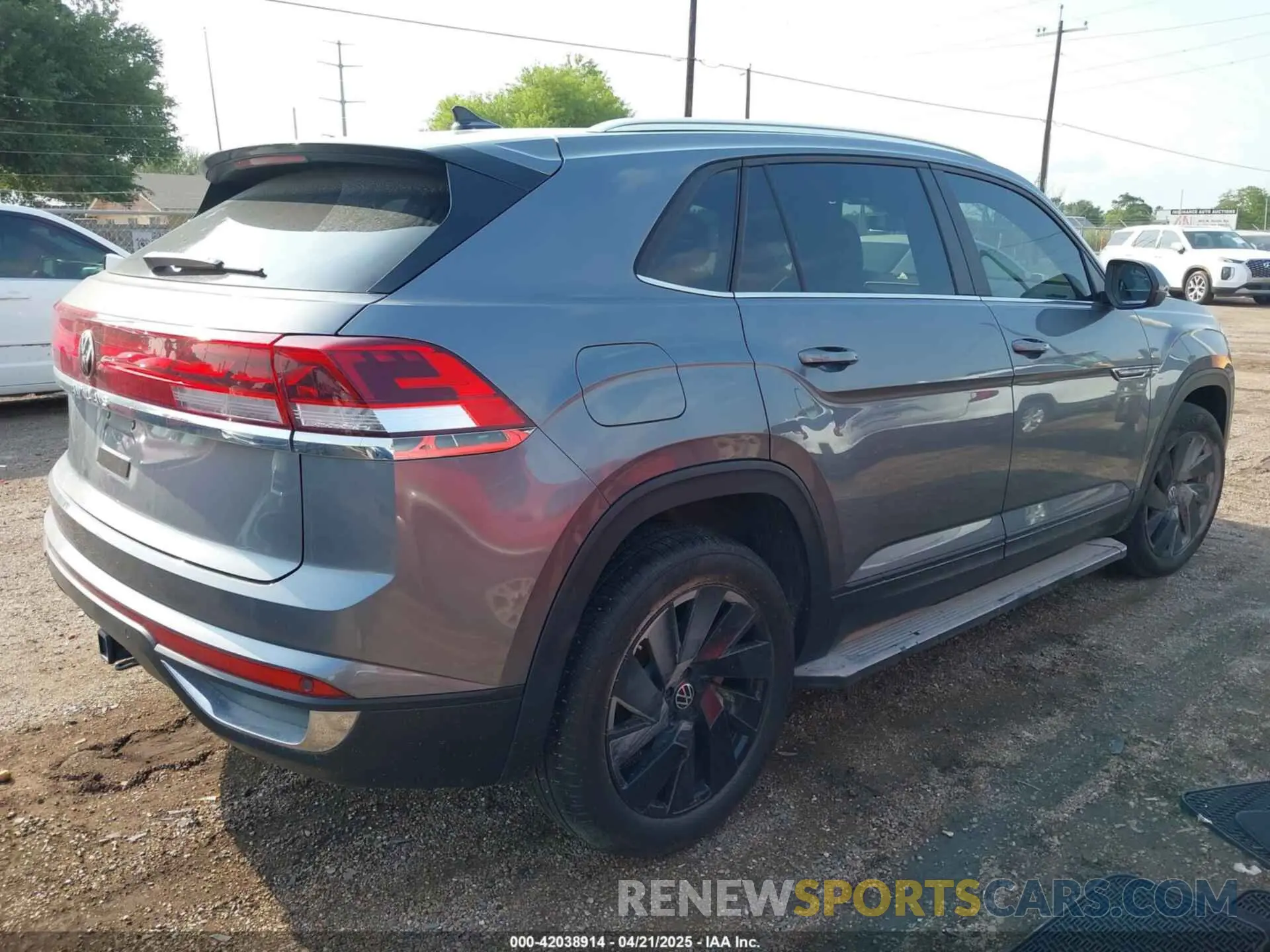 4 fotografías del automóvil dañado 1V2JE2CA3RC239459 VOLKSWAGEN ATLAS CROSS SPORT 2024