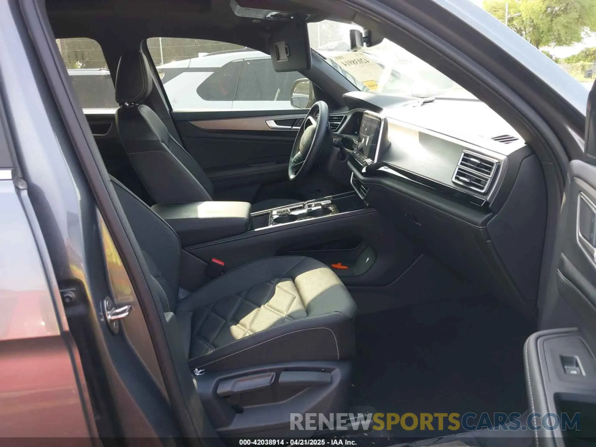 5 fotografías del automóvil dañado 1V2JE2CA3RC239459 VOLKSWAGEN ATLAS CROSS SPORT 2024