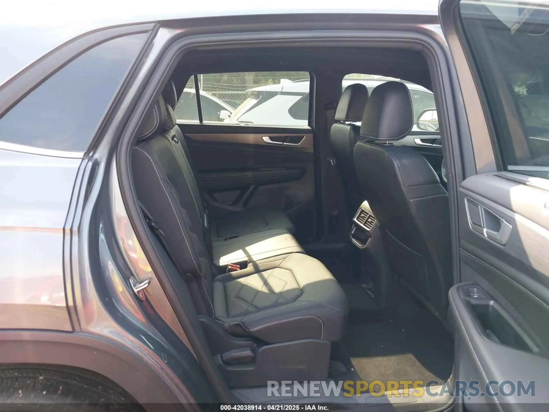8 fotografías del automóvil dañado 1V2JE2CA3RC239459 VOLKSWAGEN ATLAS CROSS SPORT 2024