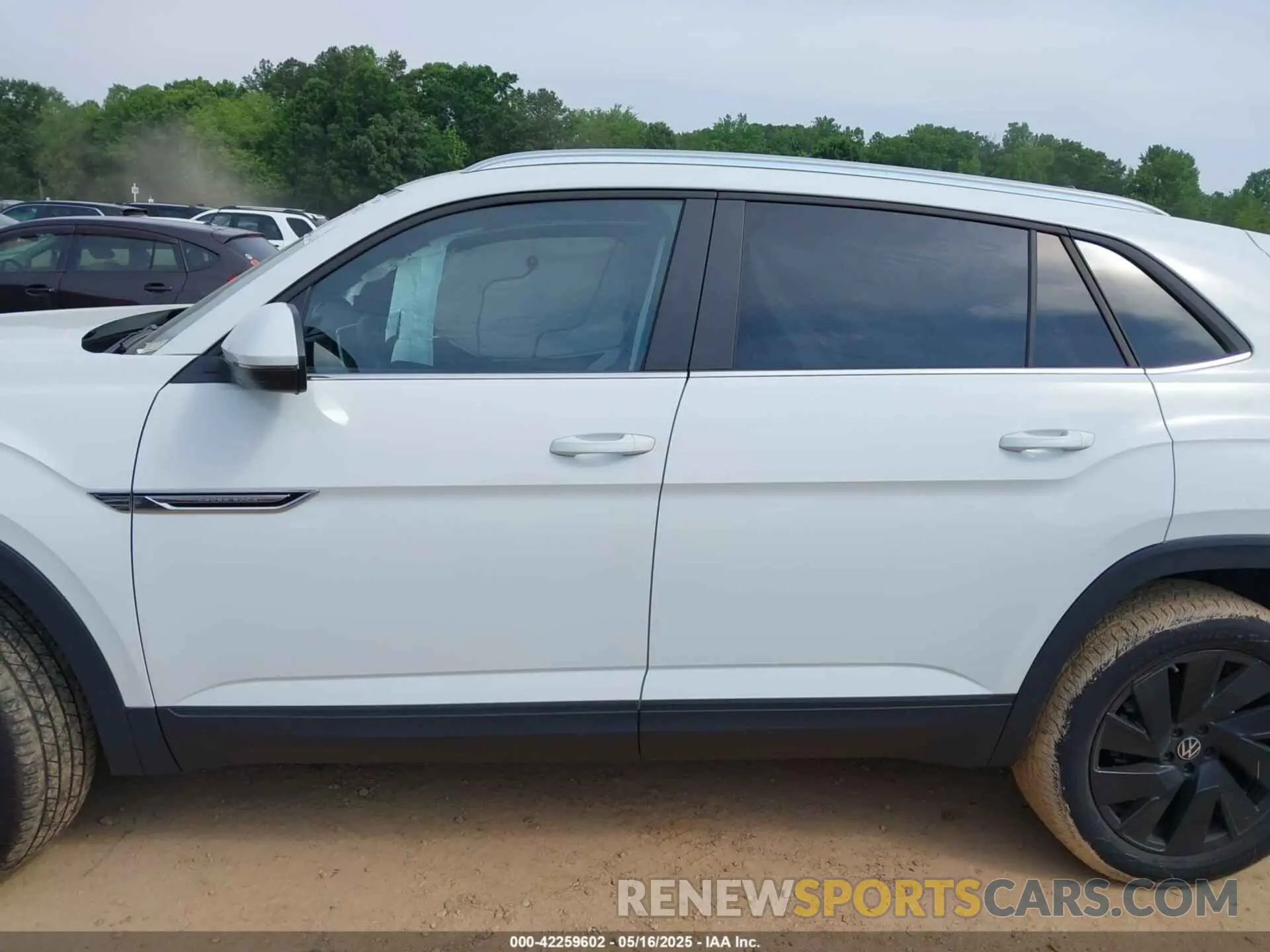 14 fotografías del automóvil dañado 1V2JE2CA8RC212273 VOLKSWAGEN ATLAS CROSS SPORT 2024