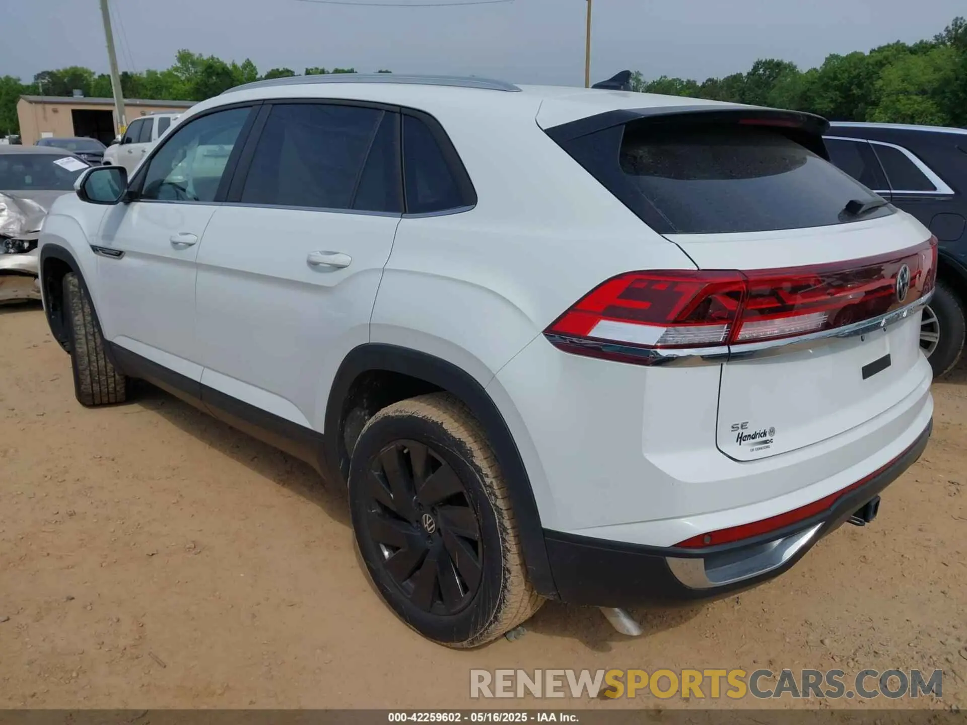 3 fotografías del automóvil dañado 1V2JE2CA8RC212273 VOLKSWAGEN ATLAS CROSS SPORT 2024