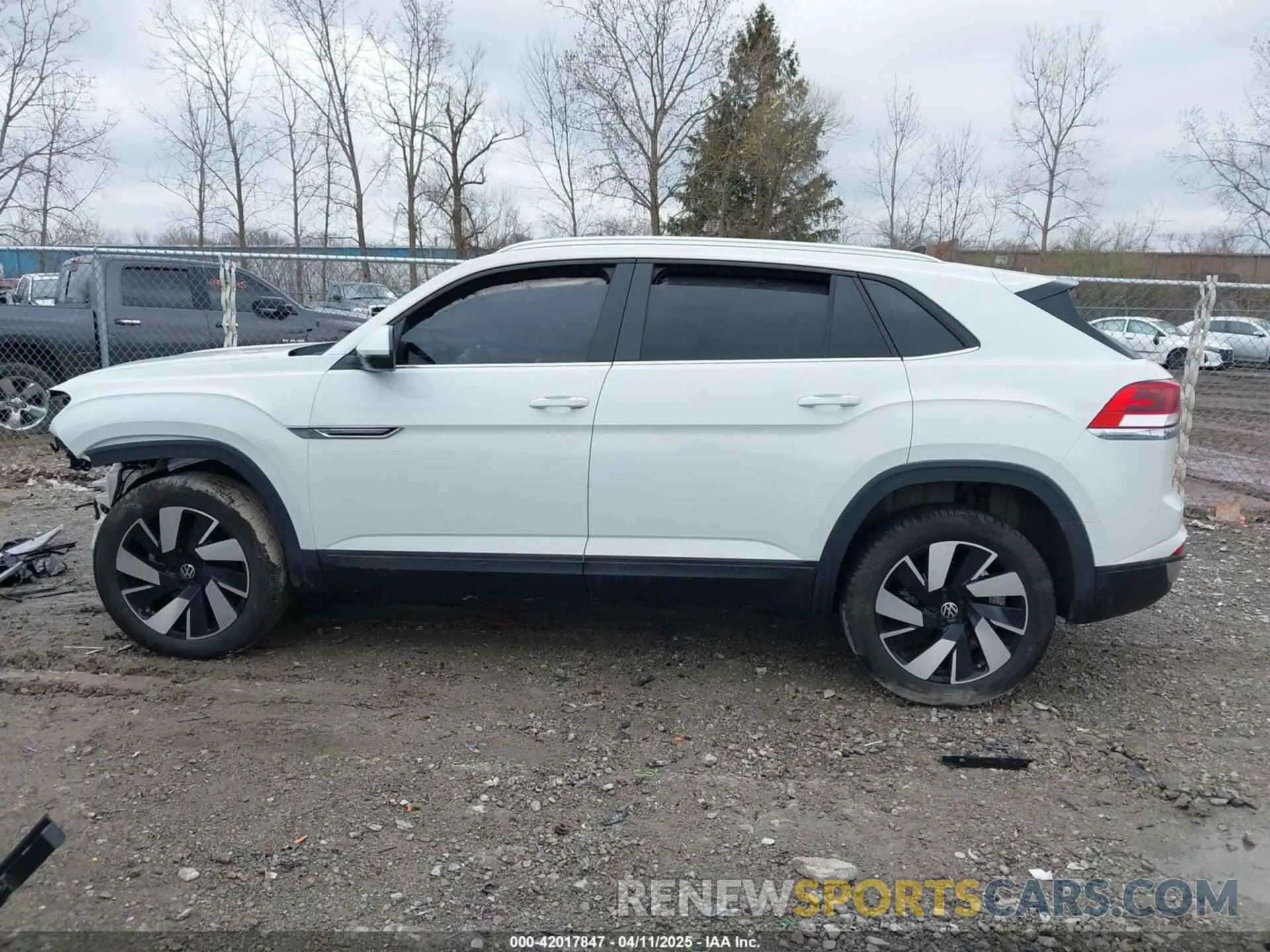 14 fotografías del automóvil dañado 1V2KE2CA3RC235187 VOLKSWAGEN ATLAS CROSS SPORT 2024