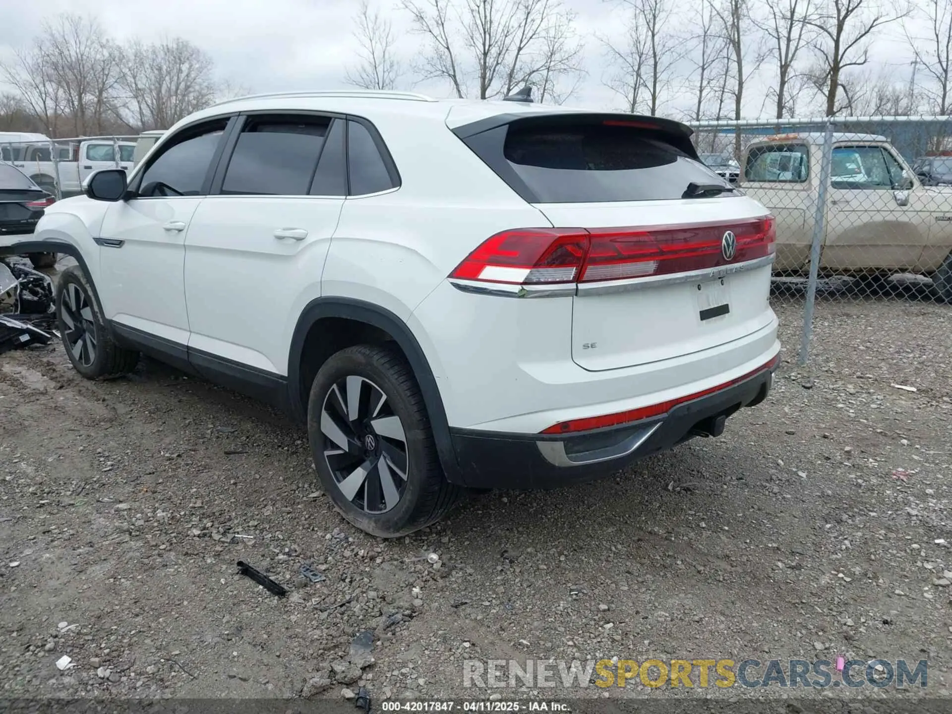 3 fotografías del automóvil dañado 1V2KE2CA3RC235187 VOLKSWAGEN ATLAS CROSS SPORT 2024