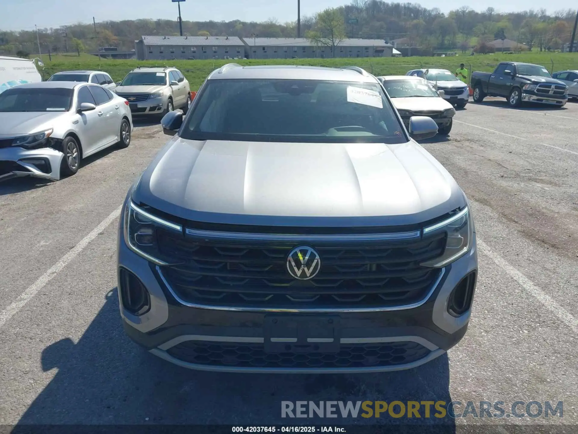 12 fotografías del automóvil dañado 1V2KE2CA3RC243791 VOLKSWAGEN ATLAS CROSS SPORT 2024